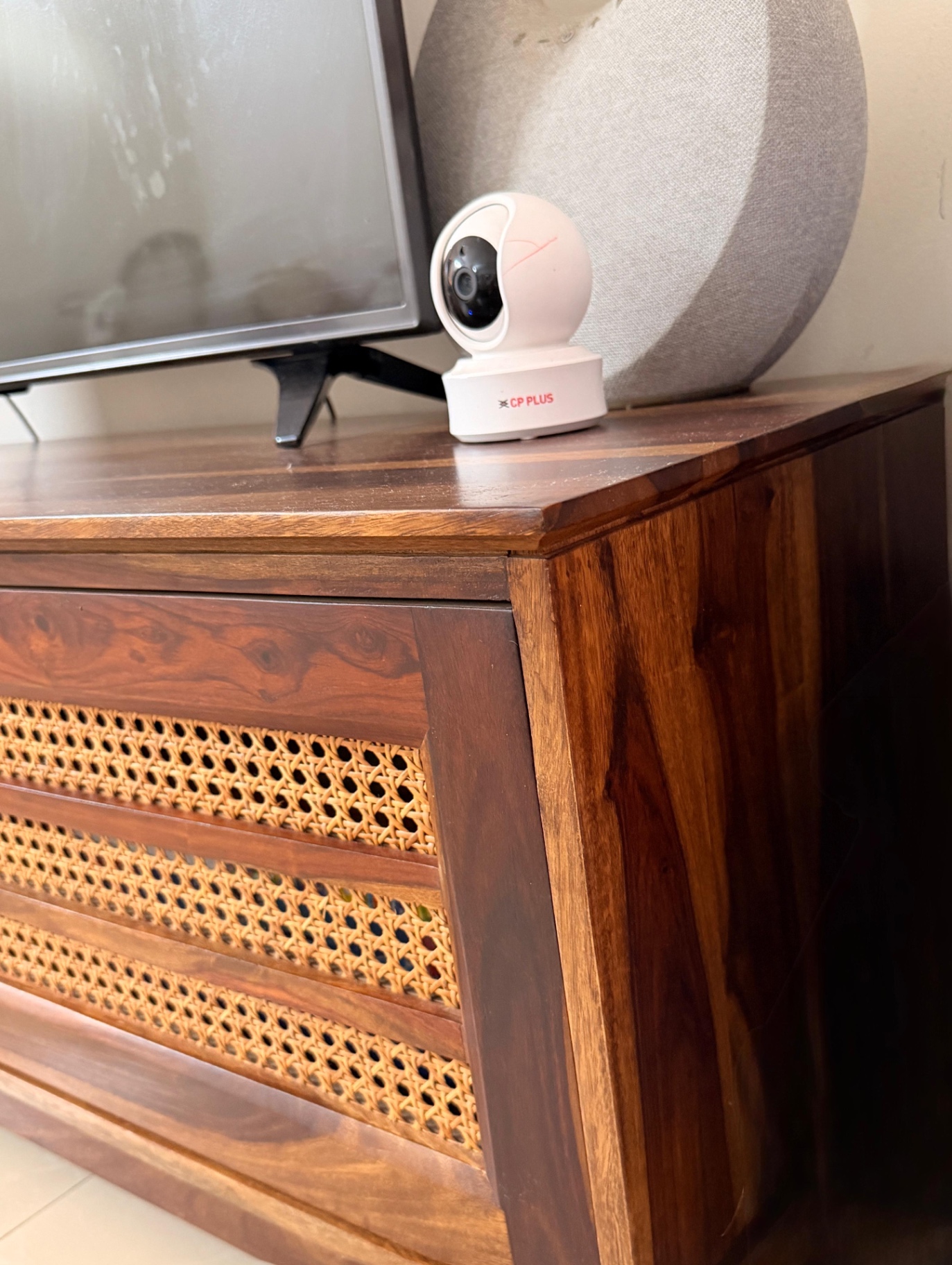Wooden Sheesham TV unit - Image 4