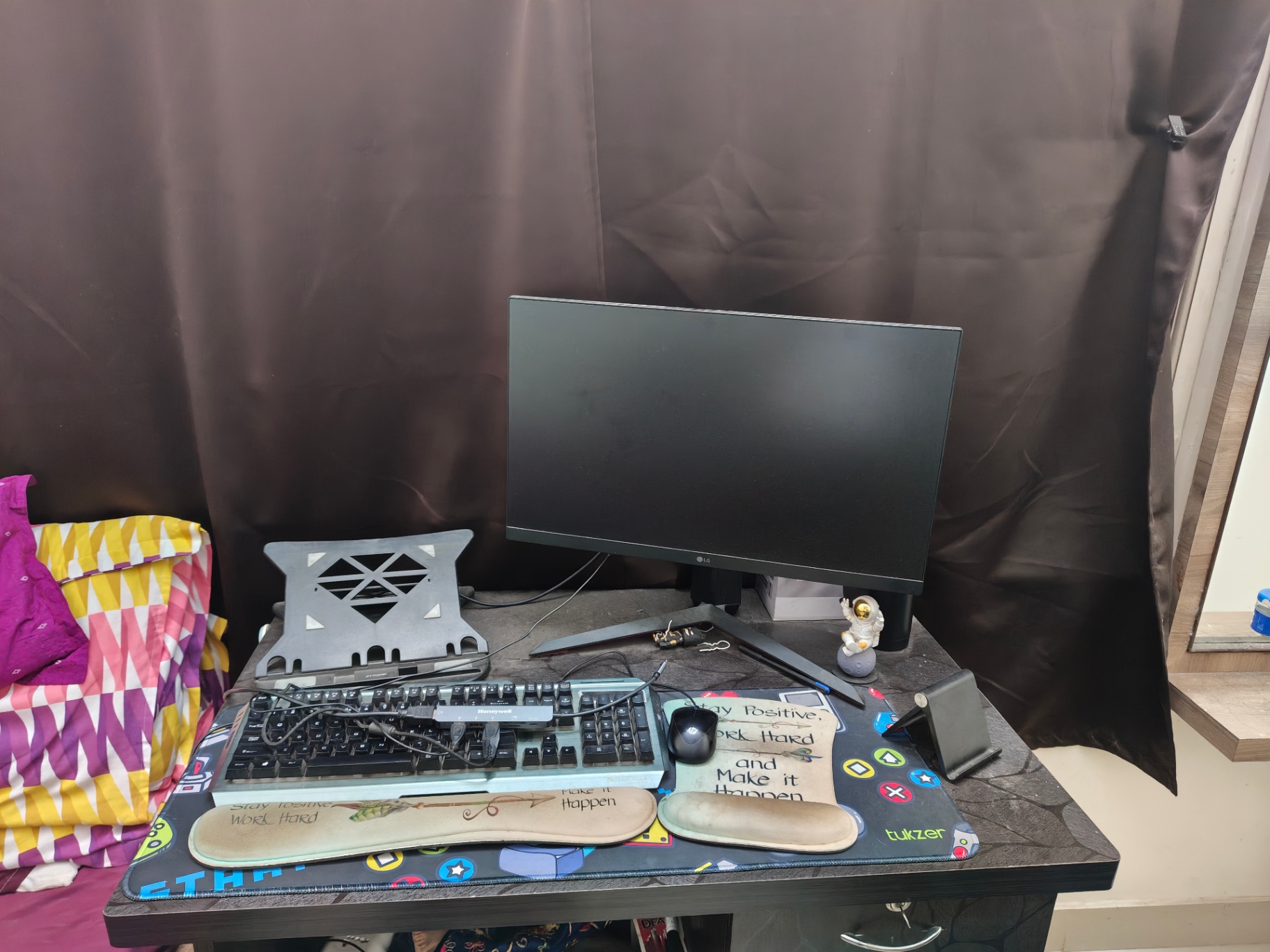Computer table - Image 2