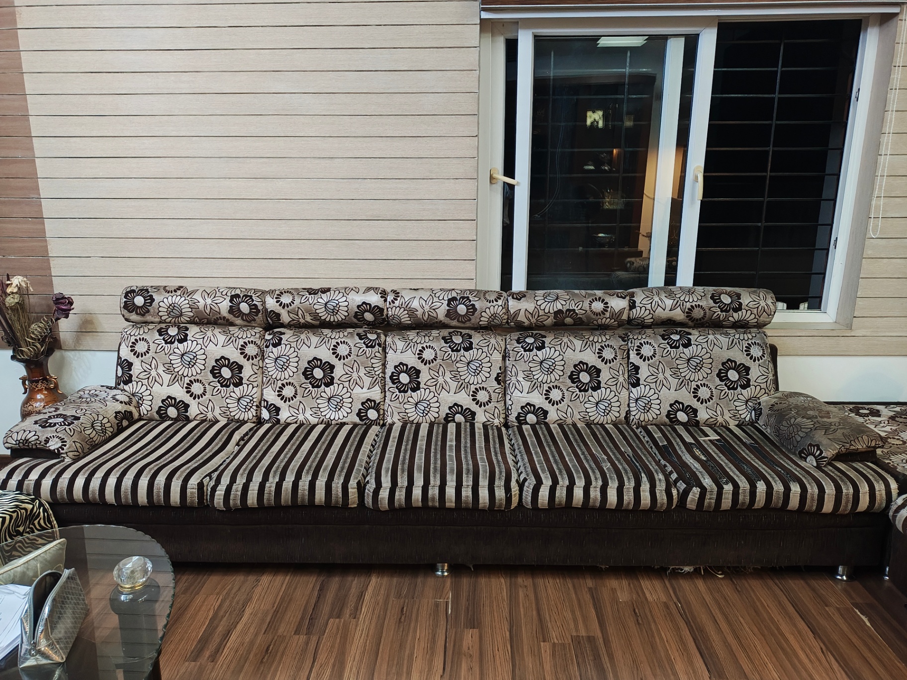 9 seater sofa for sale  - Image 3