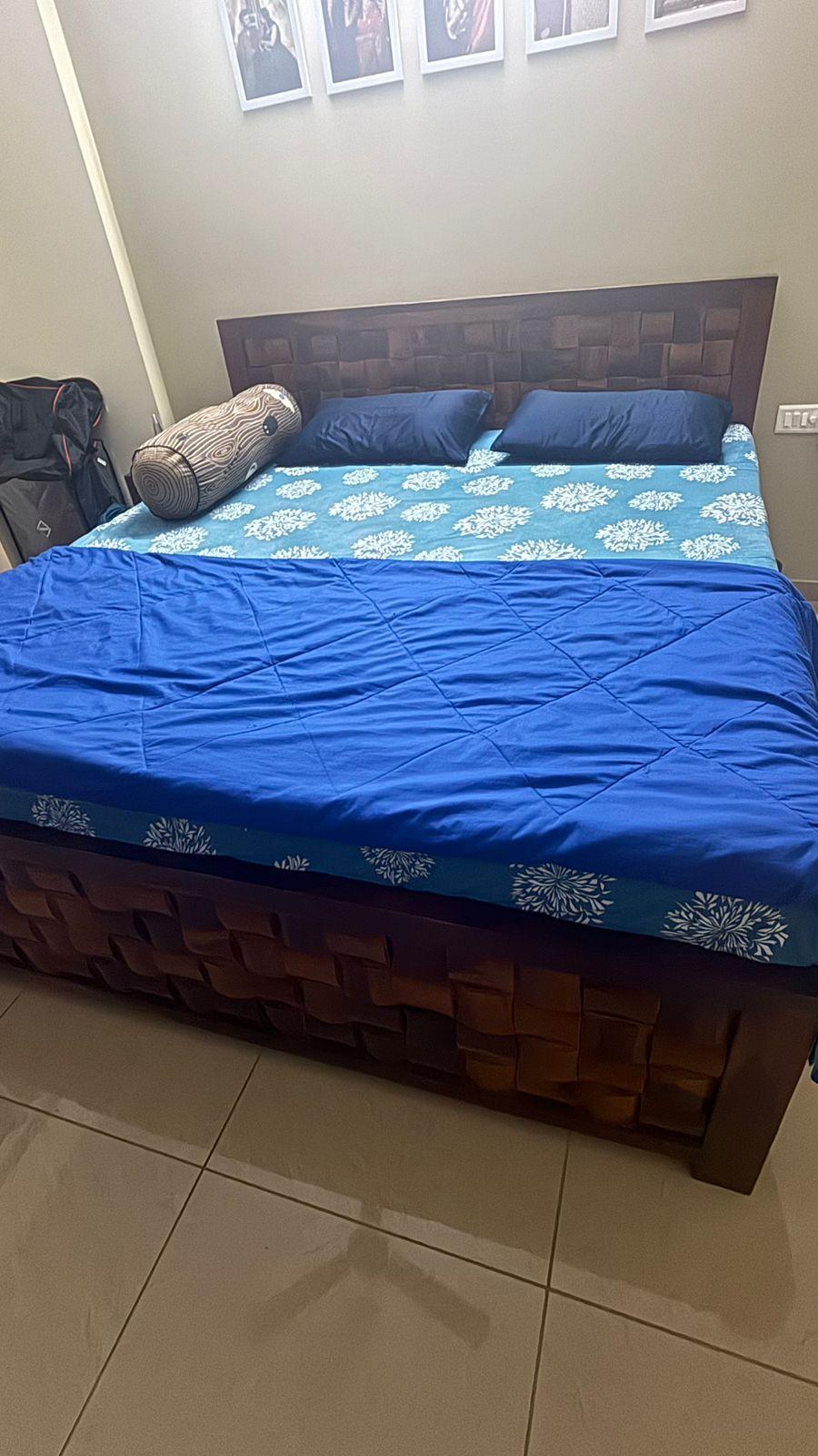 King size Sheesham bed with hydraulics storage  - Image 1