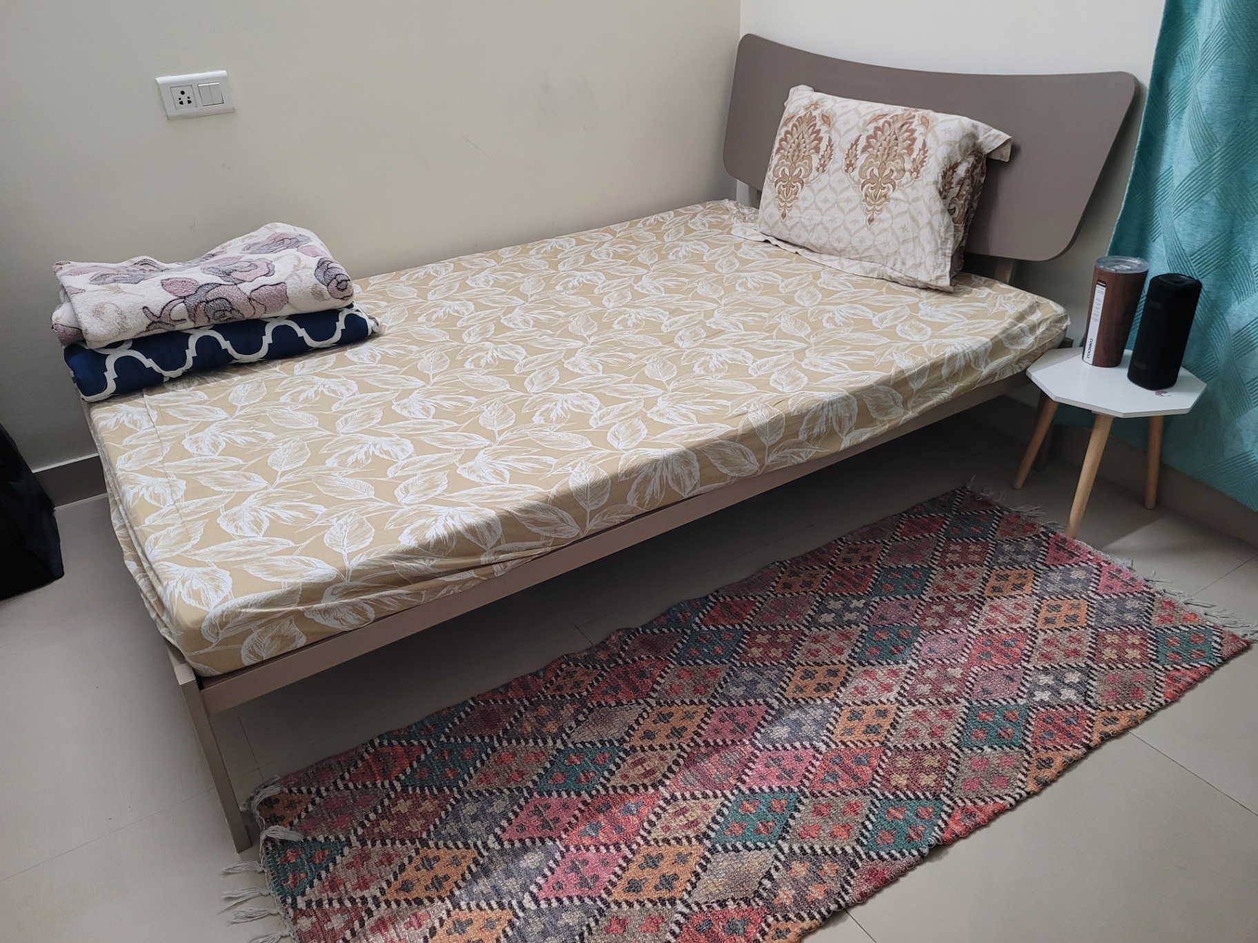 4 feet Bed with Mattress - Image 2