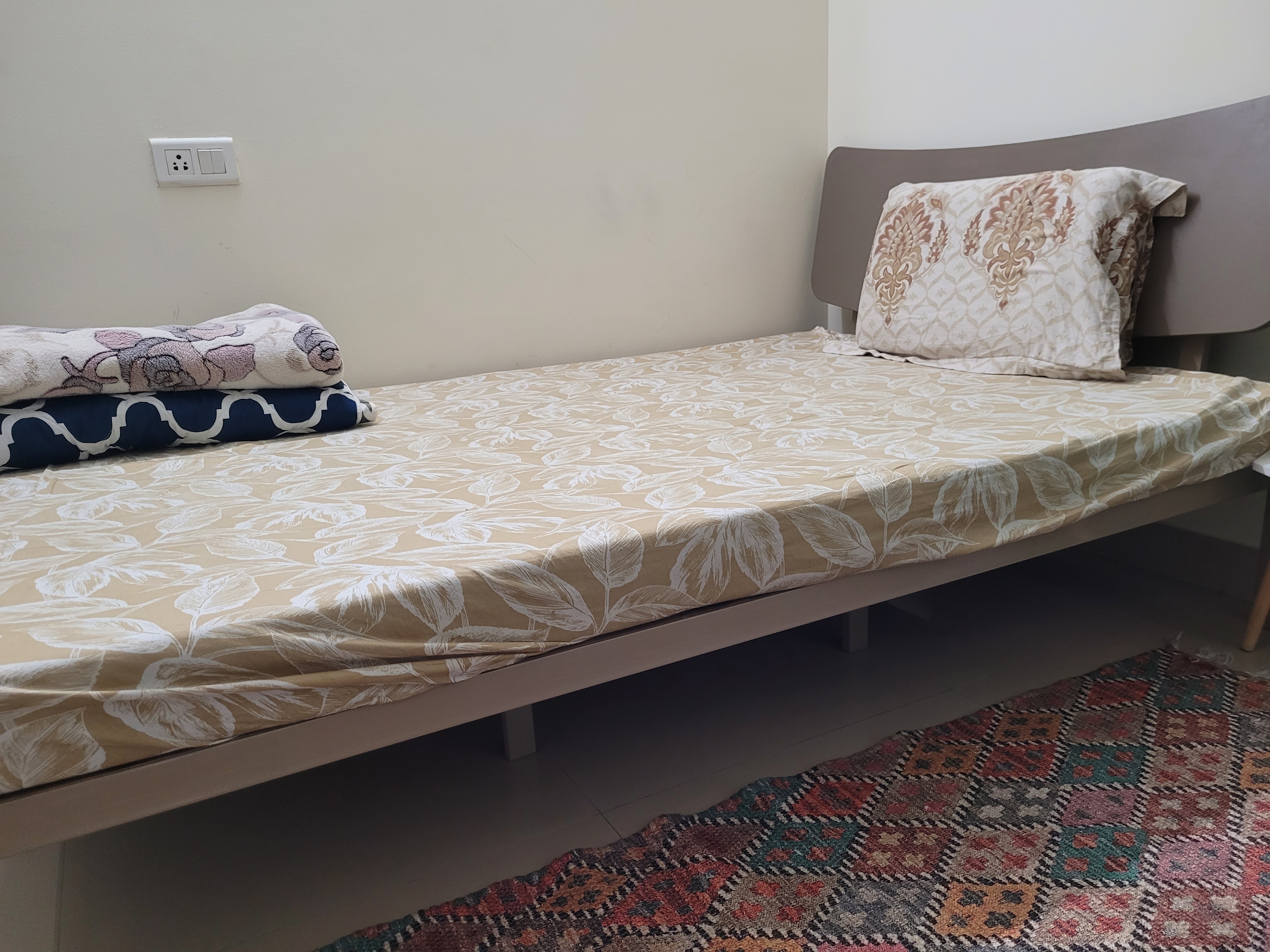 4 feet Bed with Mattress - Image 3