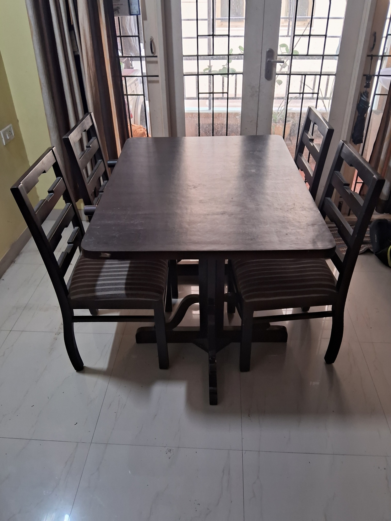 4 seater dining table - Image 4