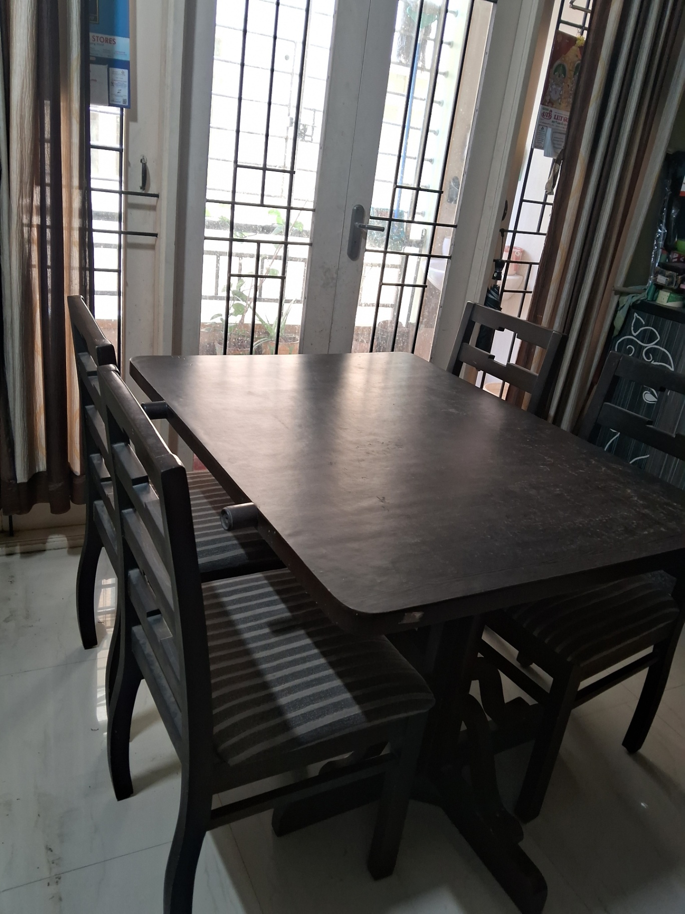 4 seater dining table - Image 3