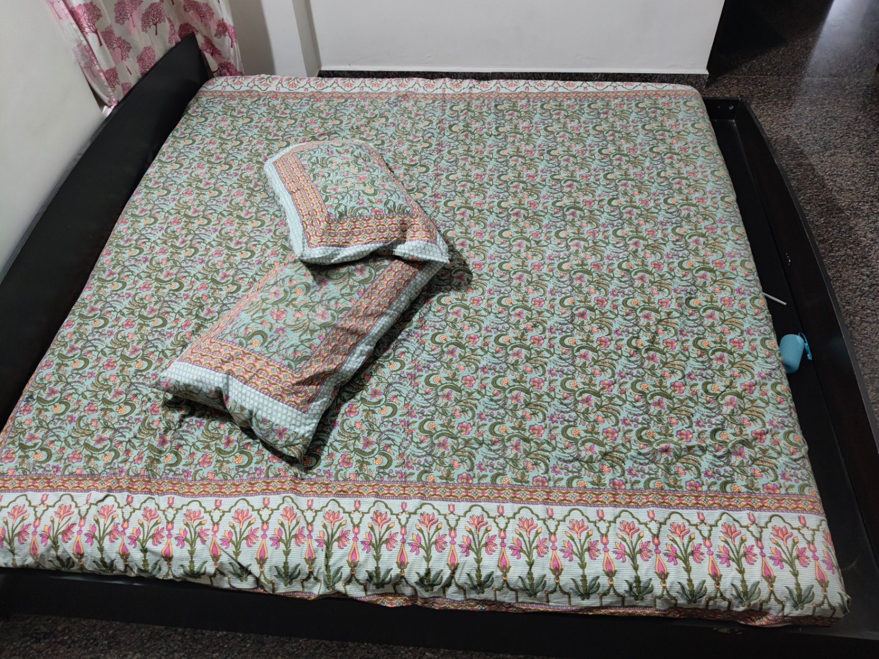 King size bed in a great condition  - Image 1