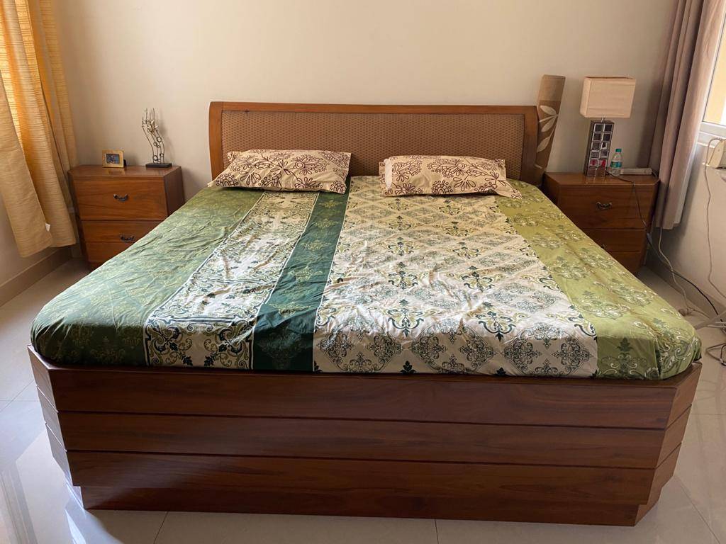 Teakwood Bed King Size with Mattress - Image 3