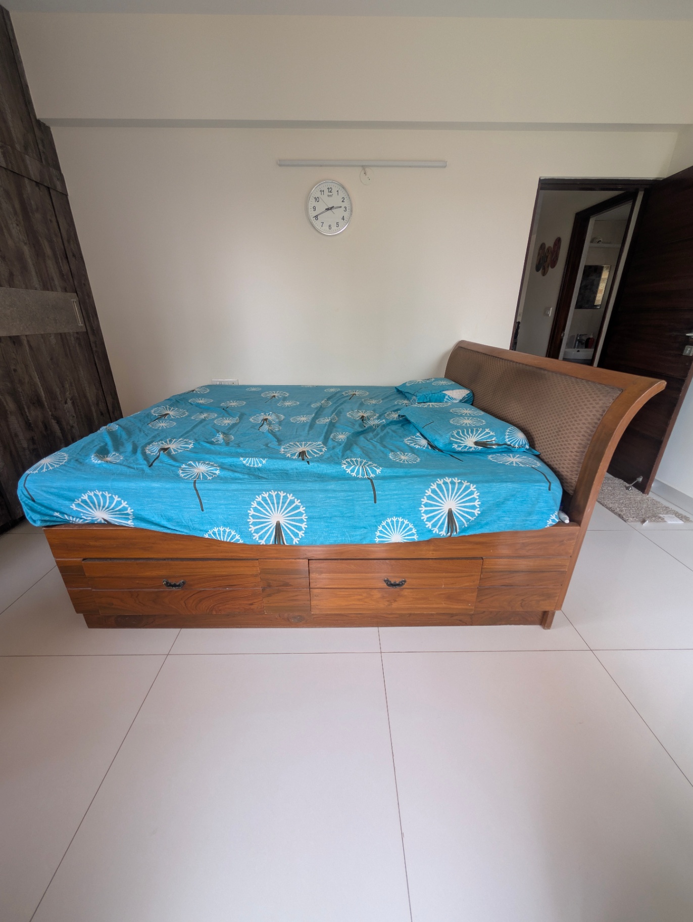 Teakwood Bed King Size with Mattress - Image 2