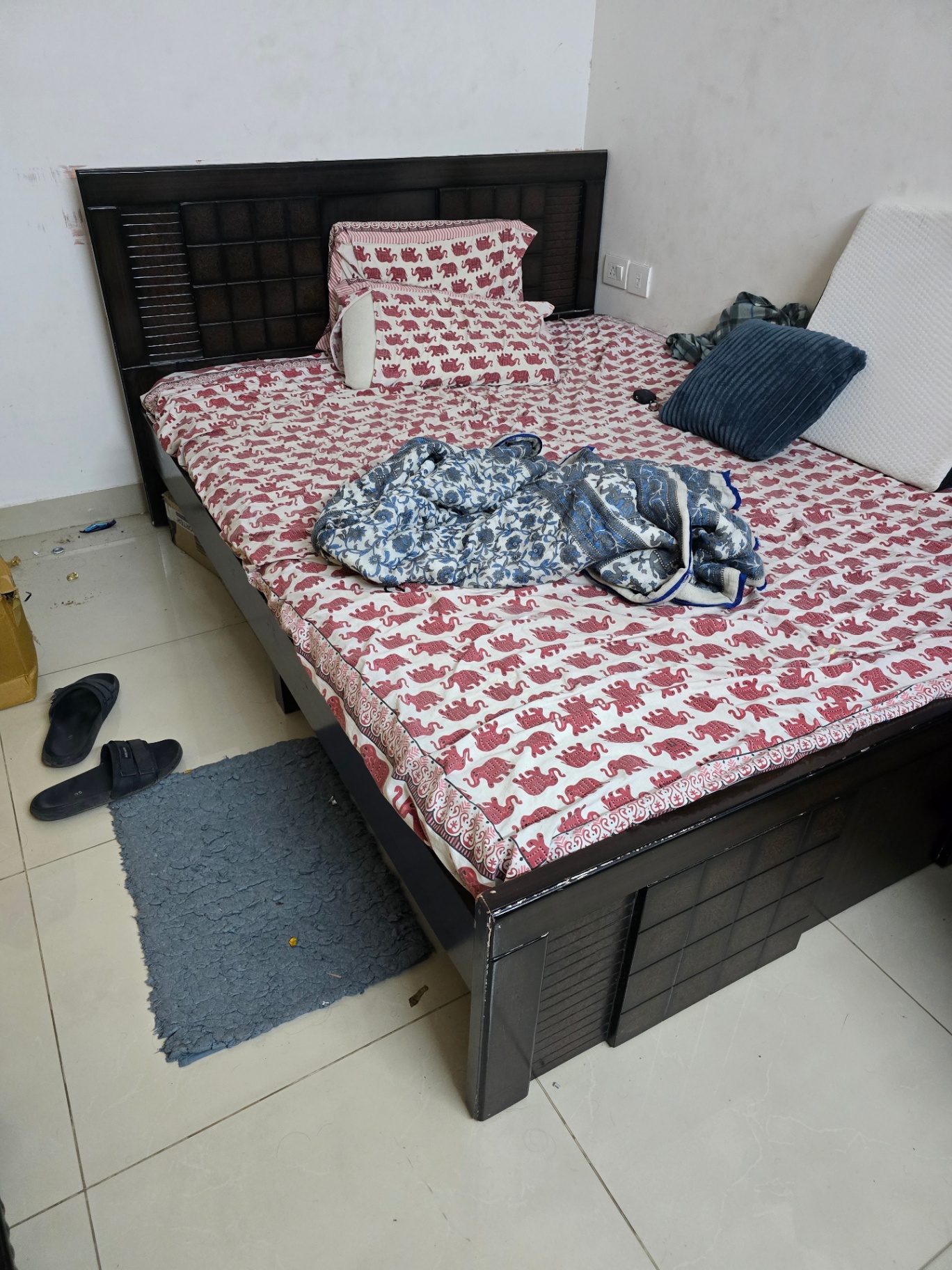 Queen size cot - Image 3