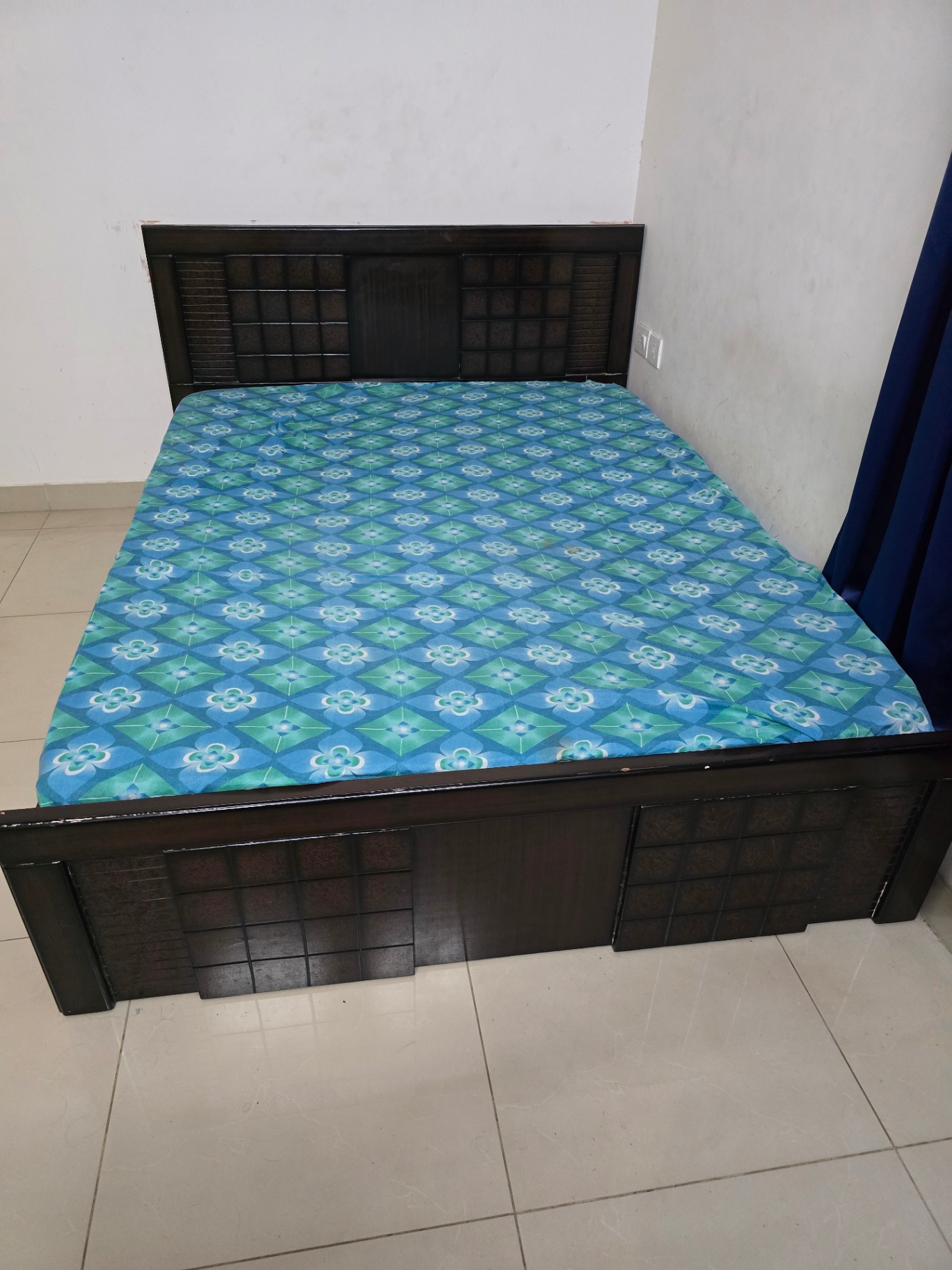 Queen size cot - Image 2