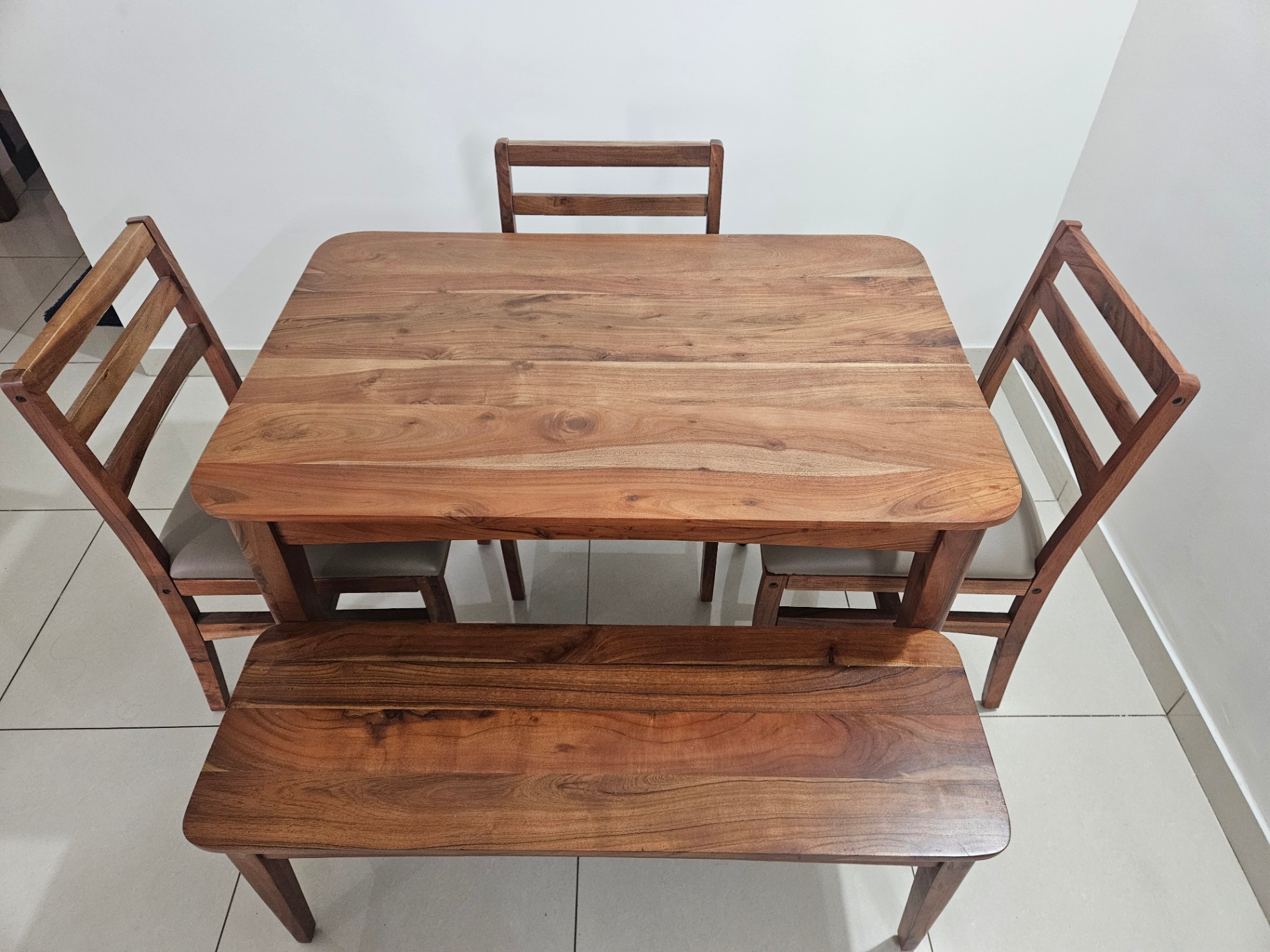 4 seater dining table - Image 2