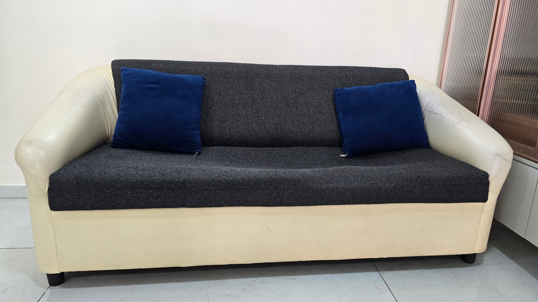 3 Seater sofa with cushions - Image 1