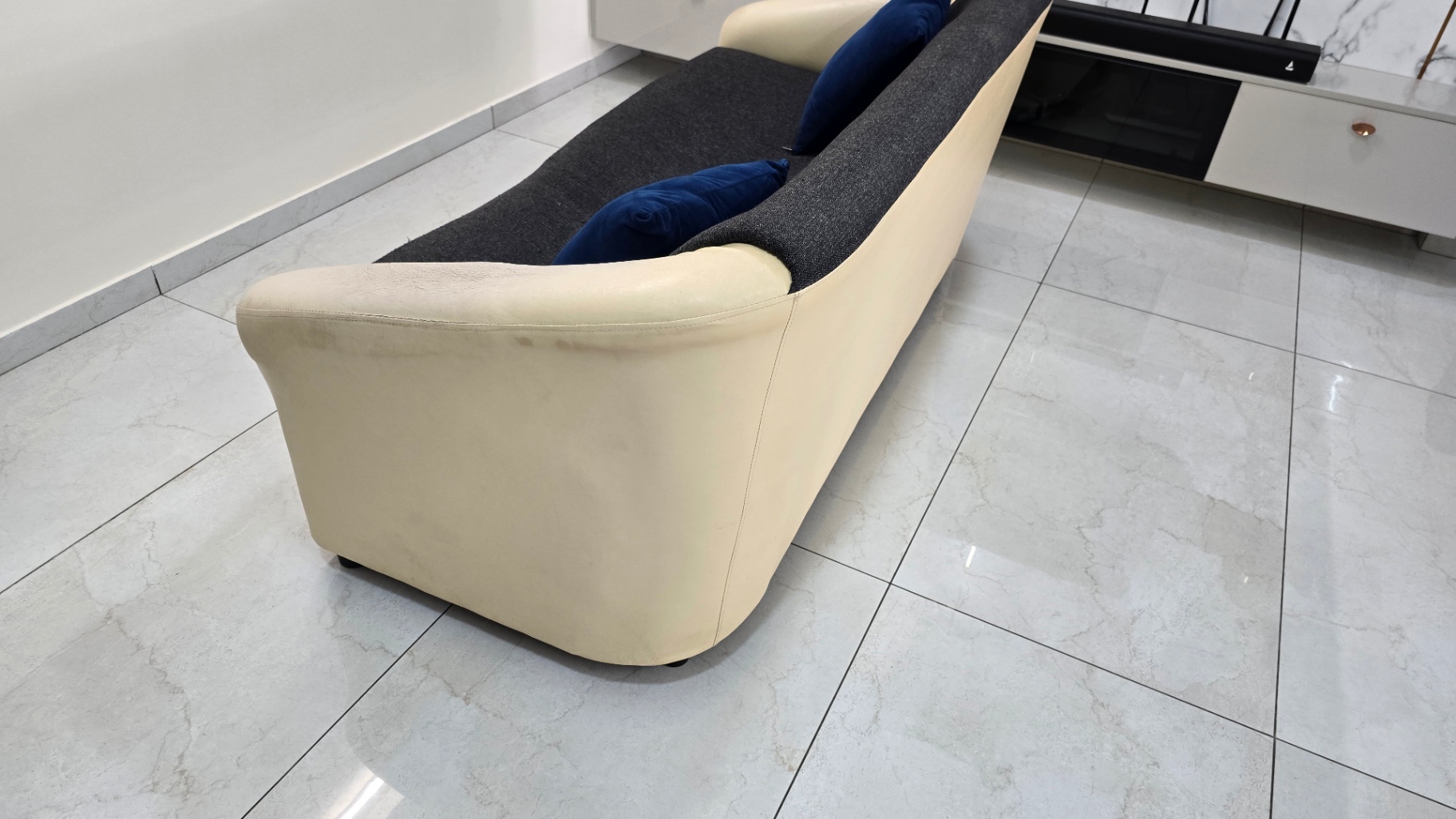 3 Seater sofa with cushions - Image 5