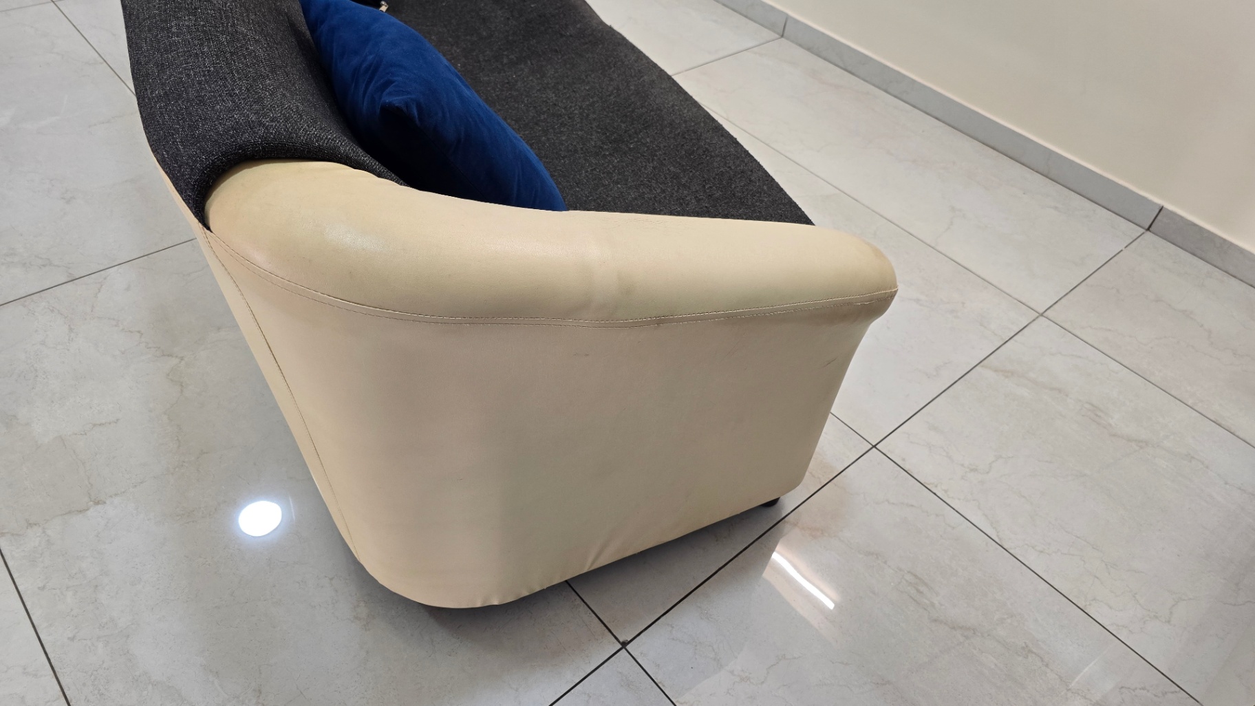 3 Seater sofa with cushions - Image 4