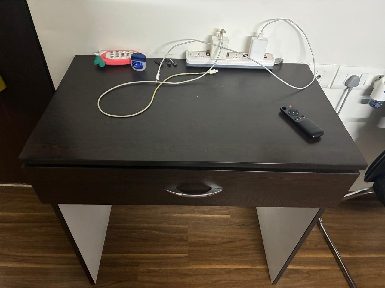 Wooden study table - Image 4