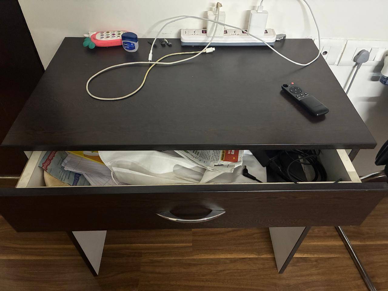 Wooden study table - Image 1