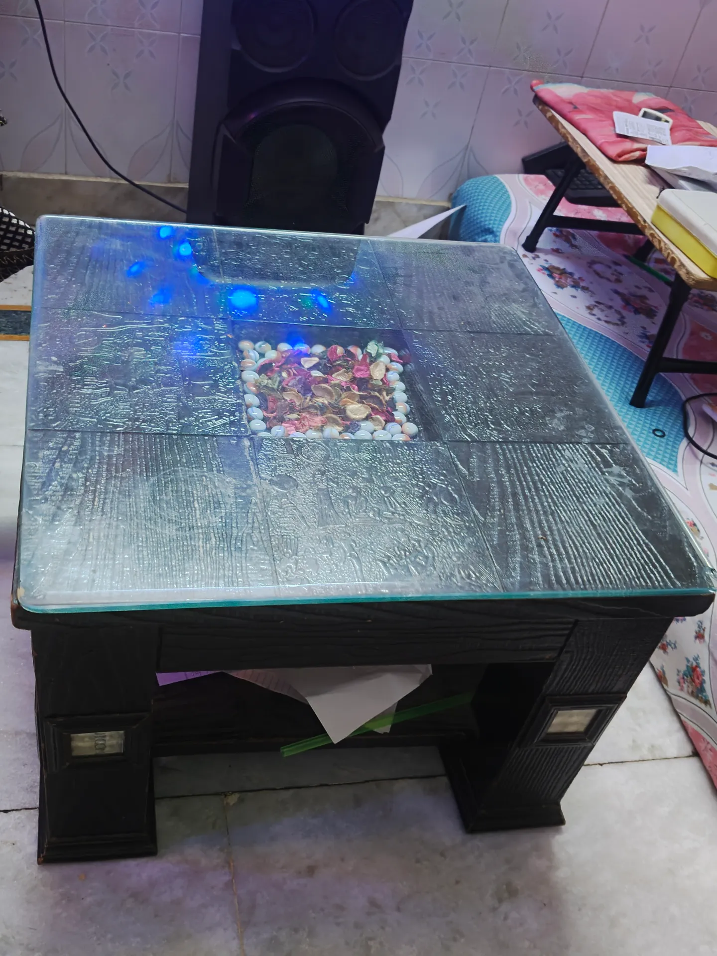 5 seater sofa with table for sale in excellent condition  - Image 2