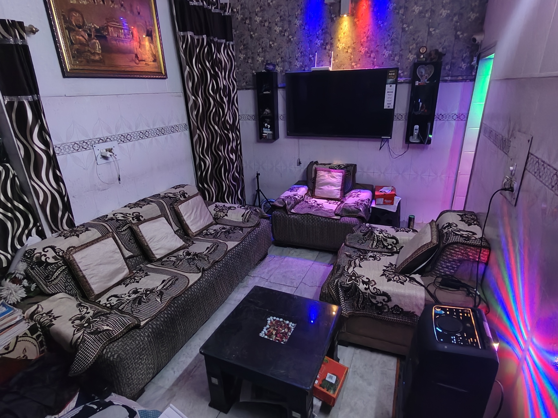 5 seater sofa with table for sale in excellent condition  - Image 5