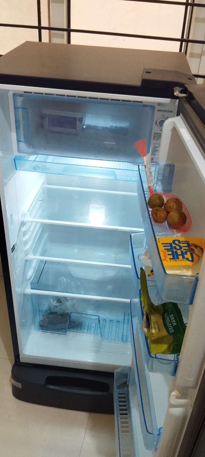 Samsung single door 4 star Fridge (183L) - Image 4