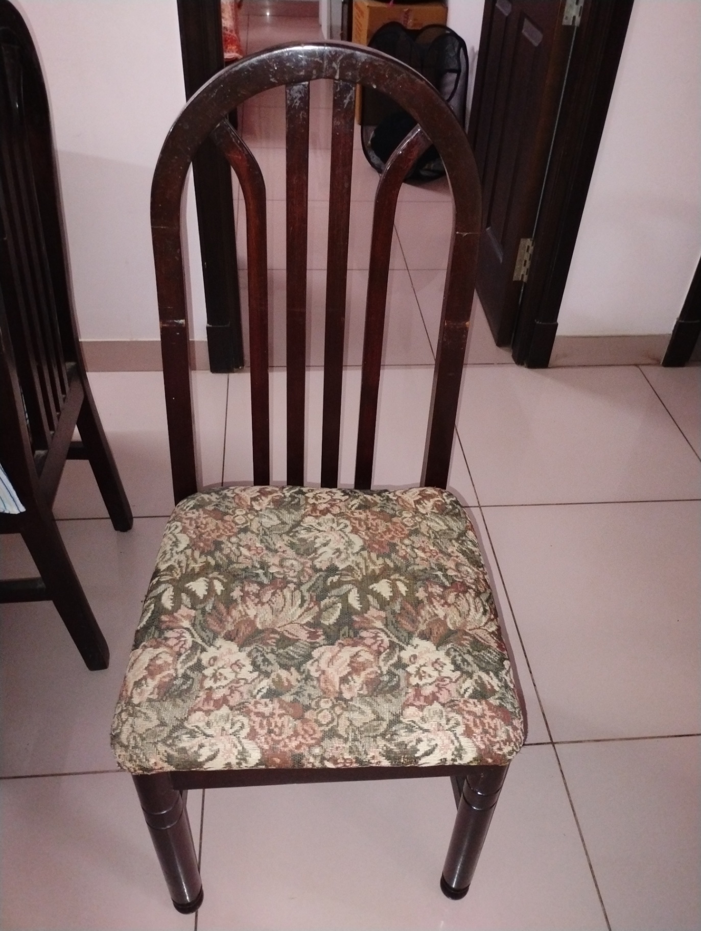 6 seater teak wood dining table - Image 4