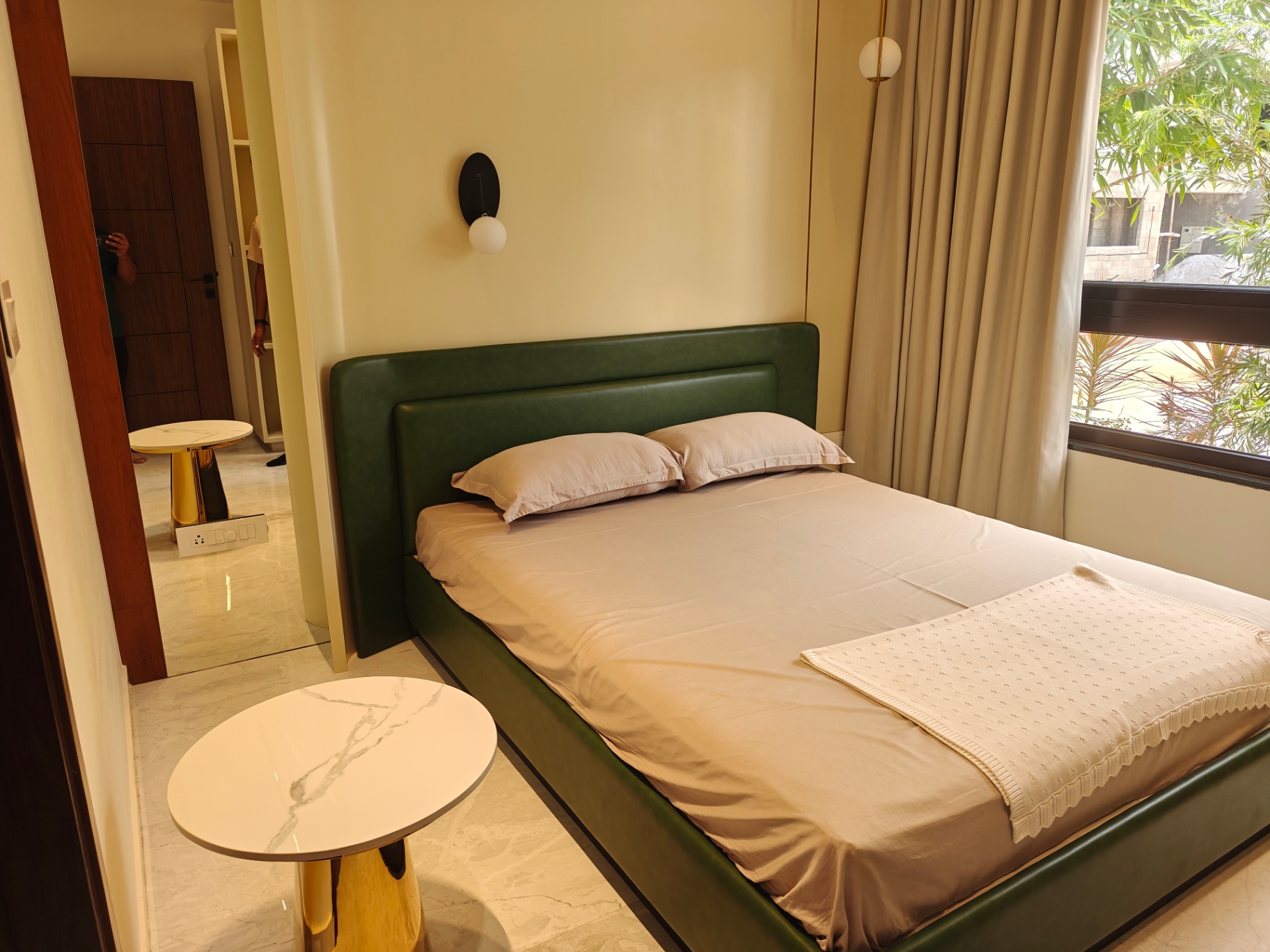 Queen size bed + mattress - never used - Image 2