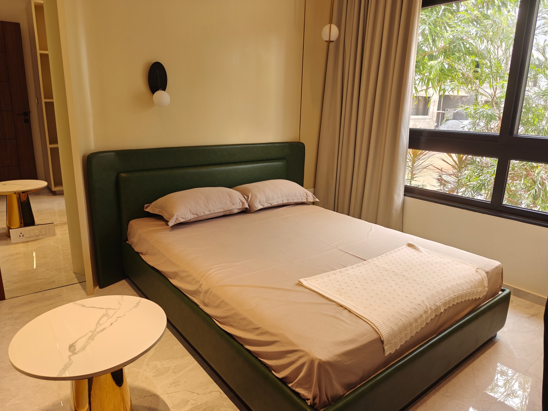 Queen size bed + mattress - never used - Image 3