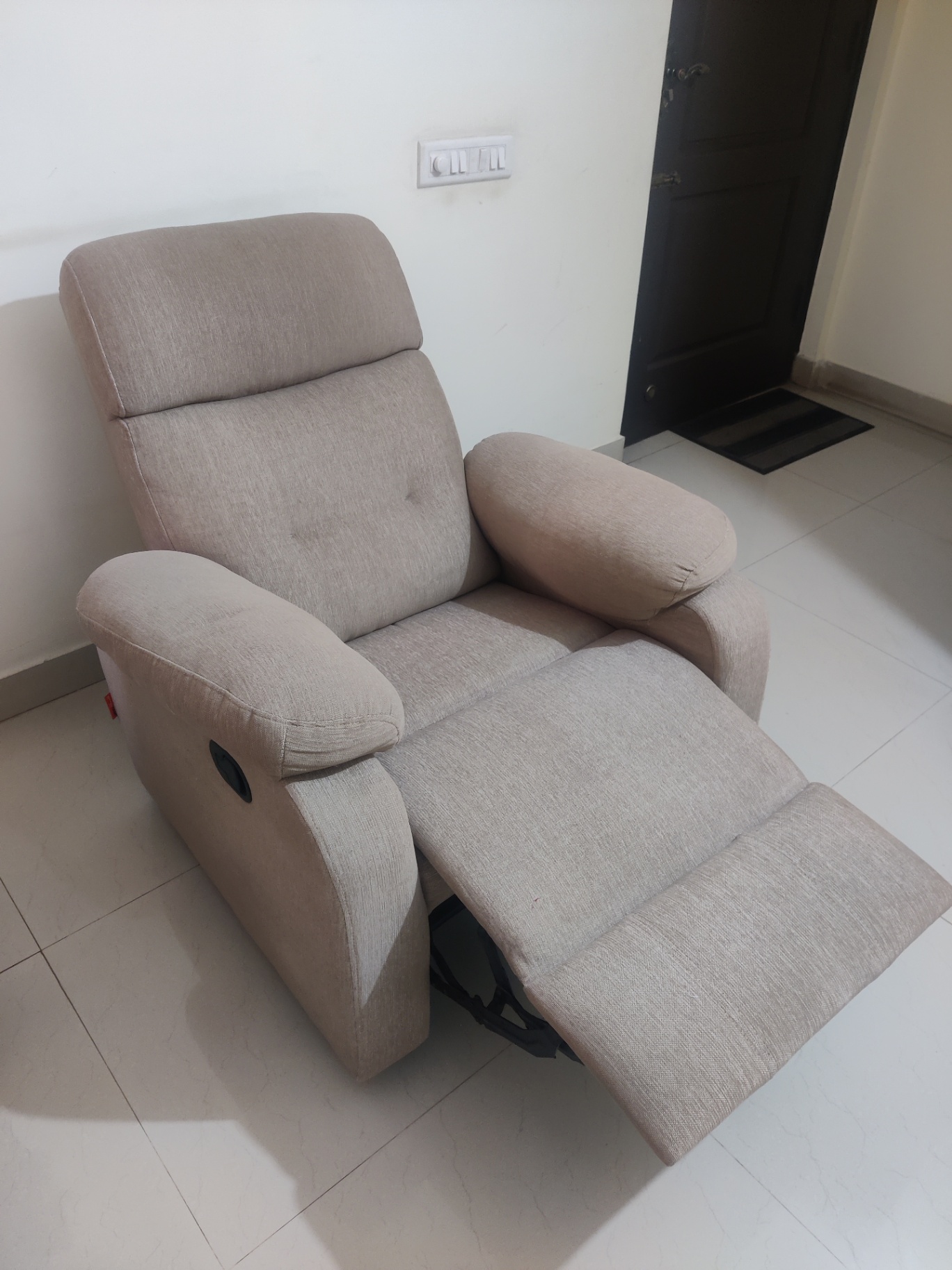Recliner Sofa (One Seater) Brand - Sleepyhead  - Image 3