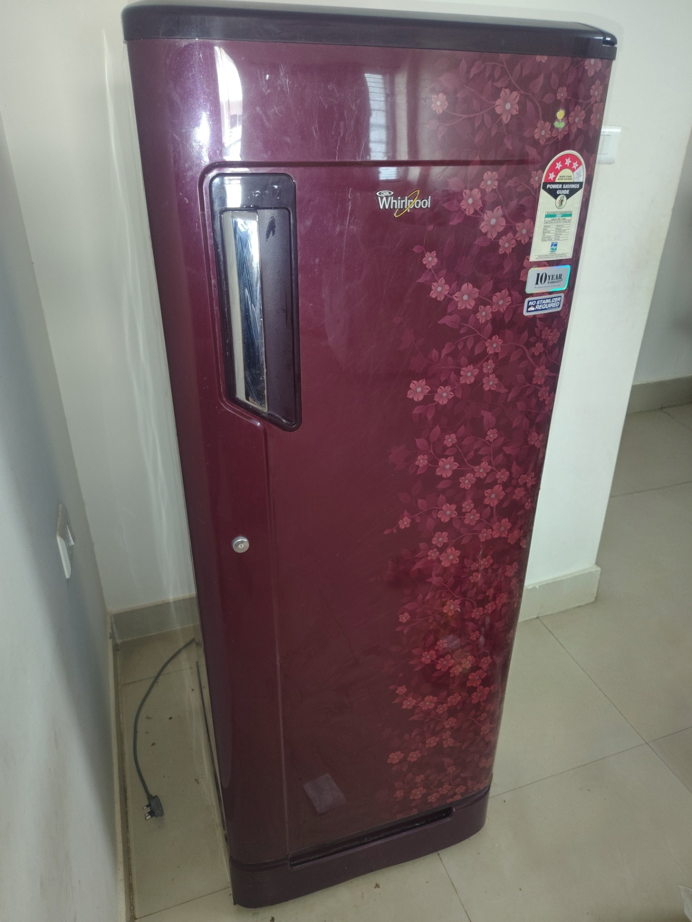 Whirlpool refrigerator 215 liter 4 star rating  - Image 1