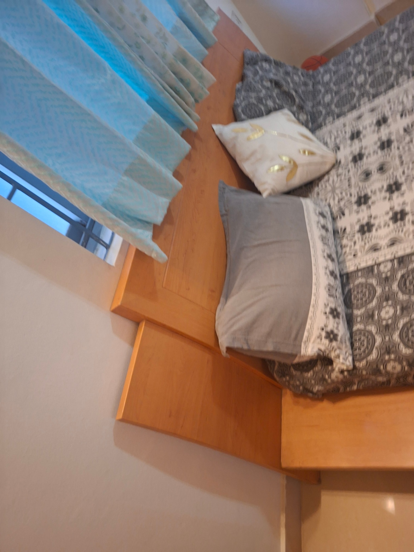Low floor King size bed with mattress  - Image 1