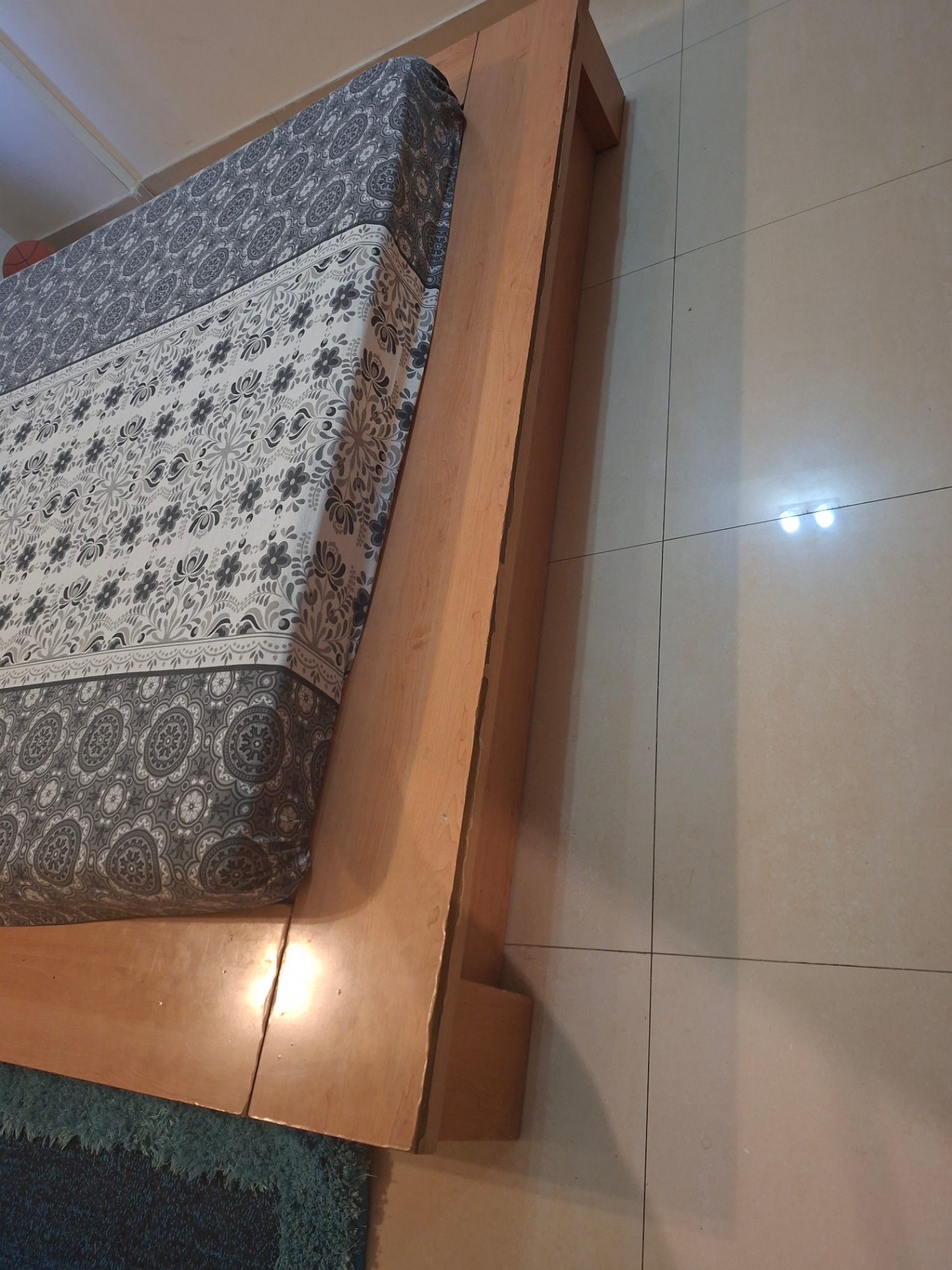 Low floor King size bed with mattress  - Image 4
