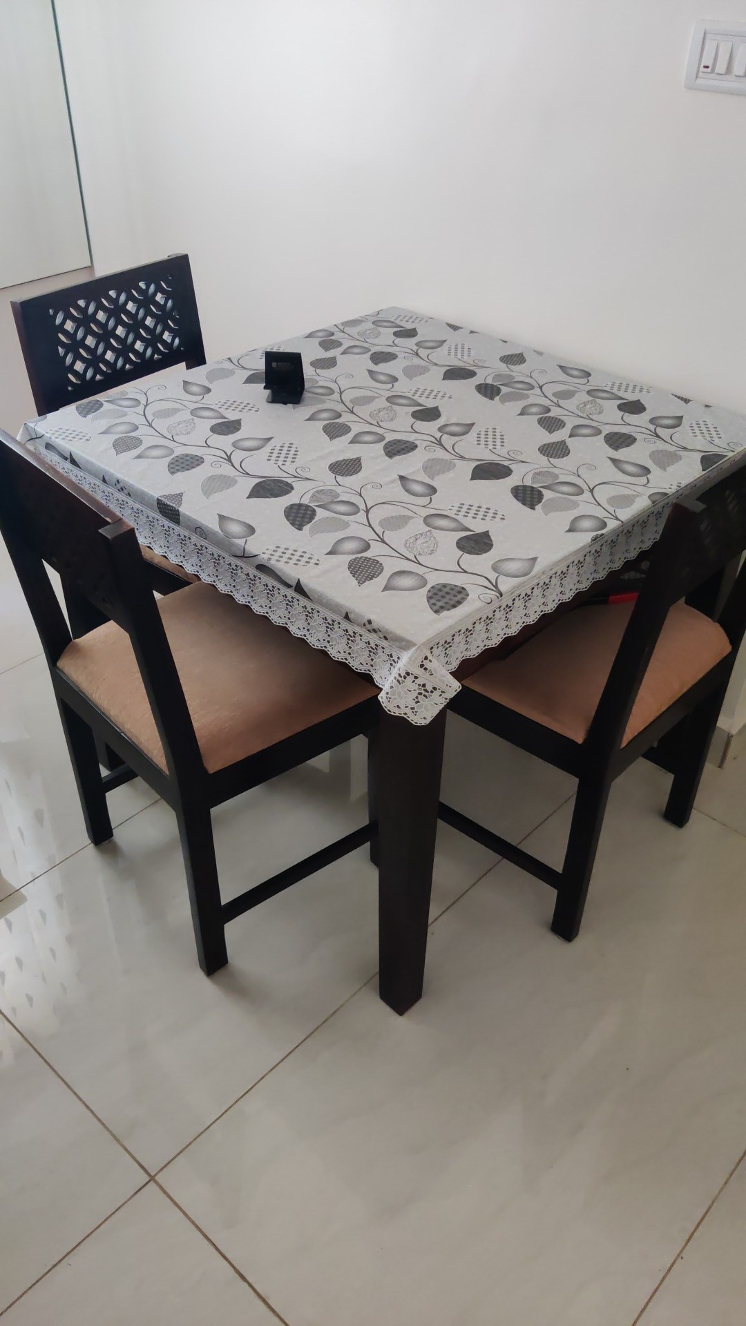 4 seater square dining table  - Image 1