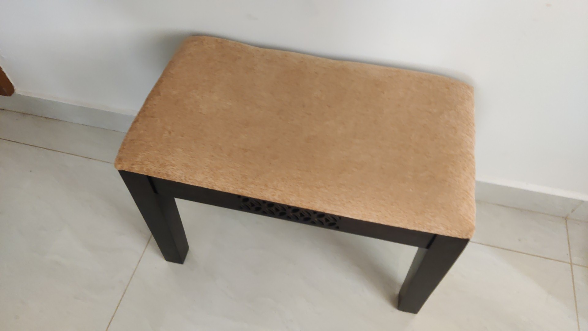 4 seater square dining table  - Image 3