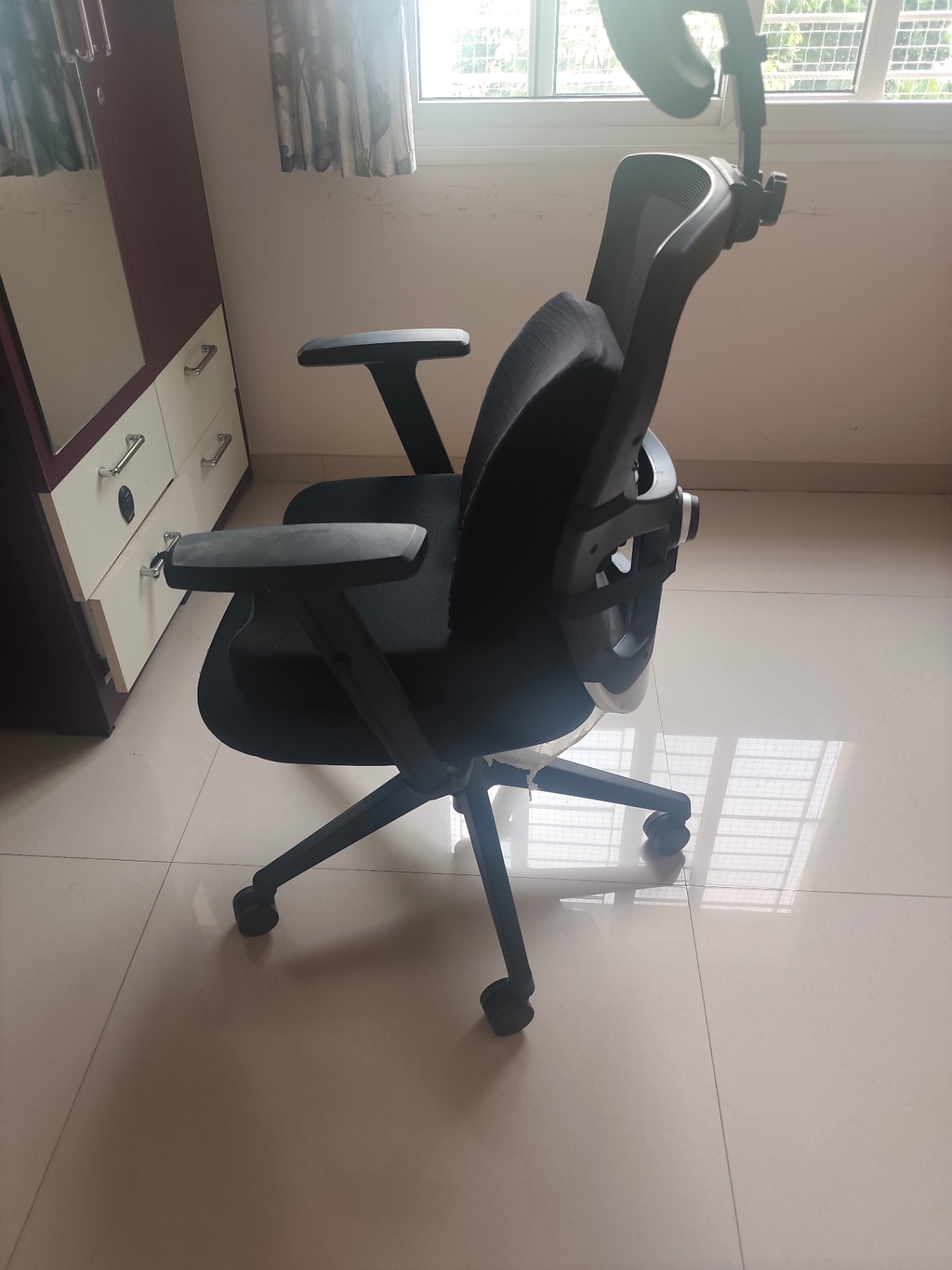 Office chair - Image 1