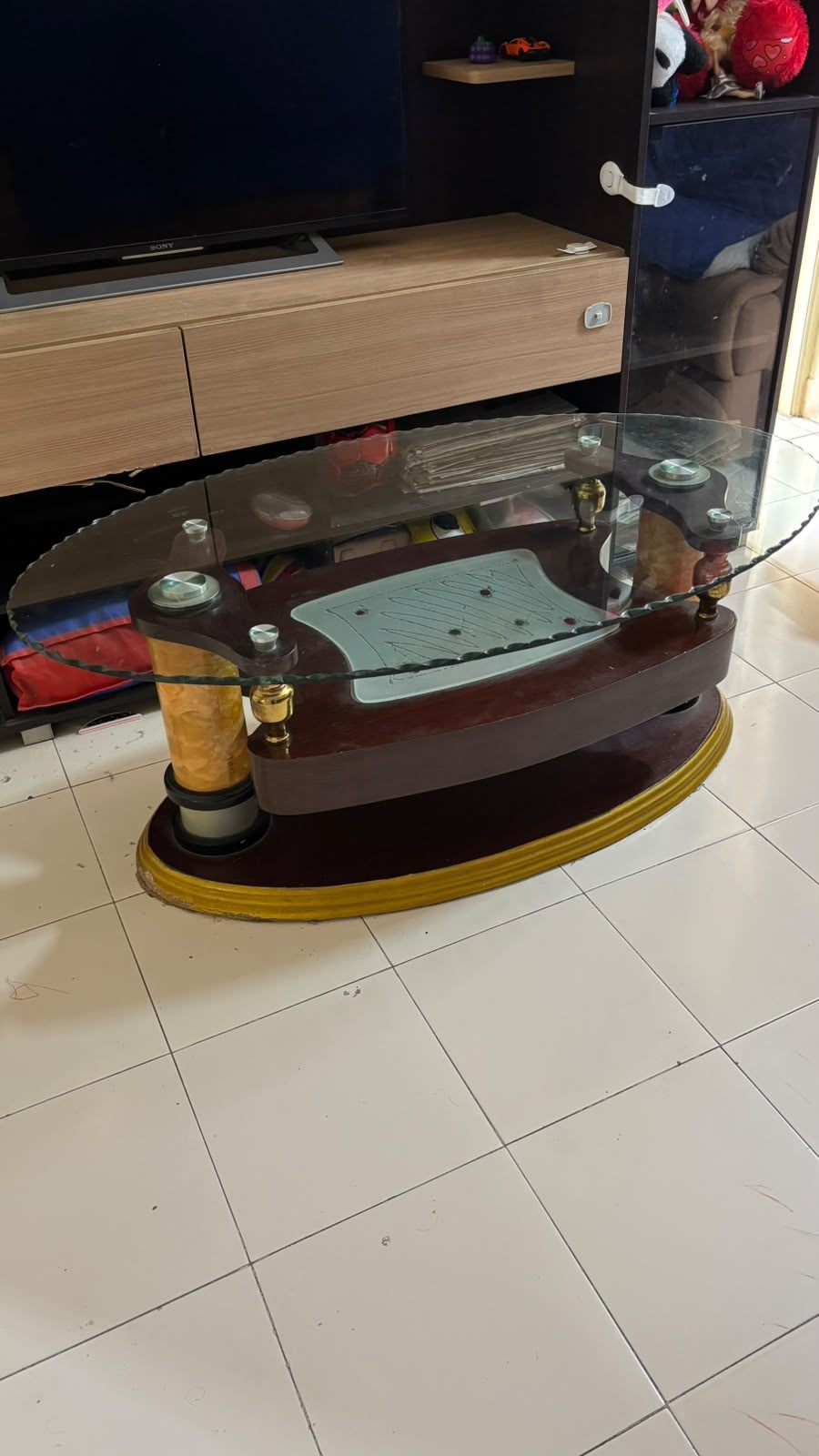 Centre coffee table in pristine condition - Image 2