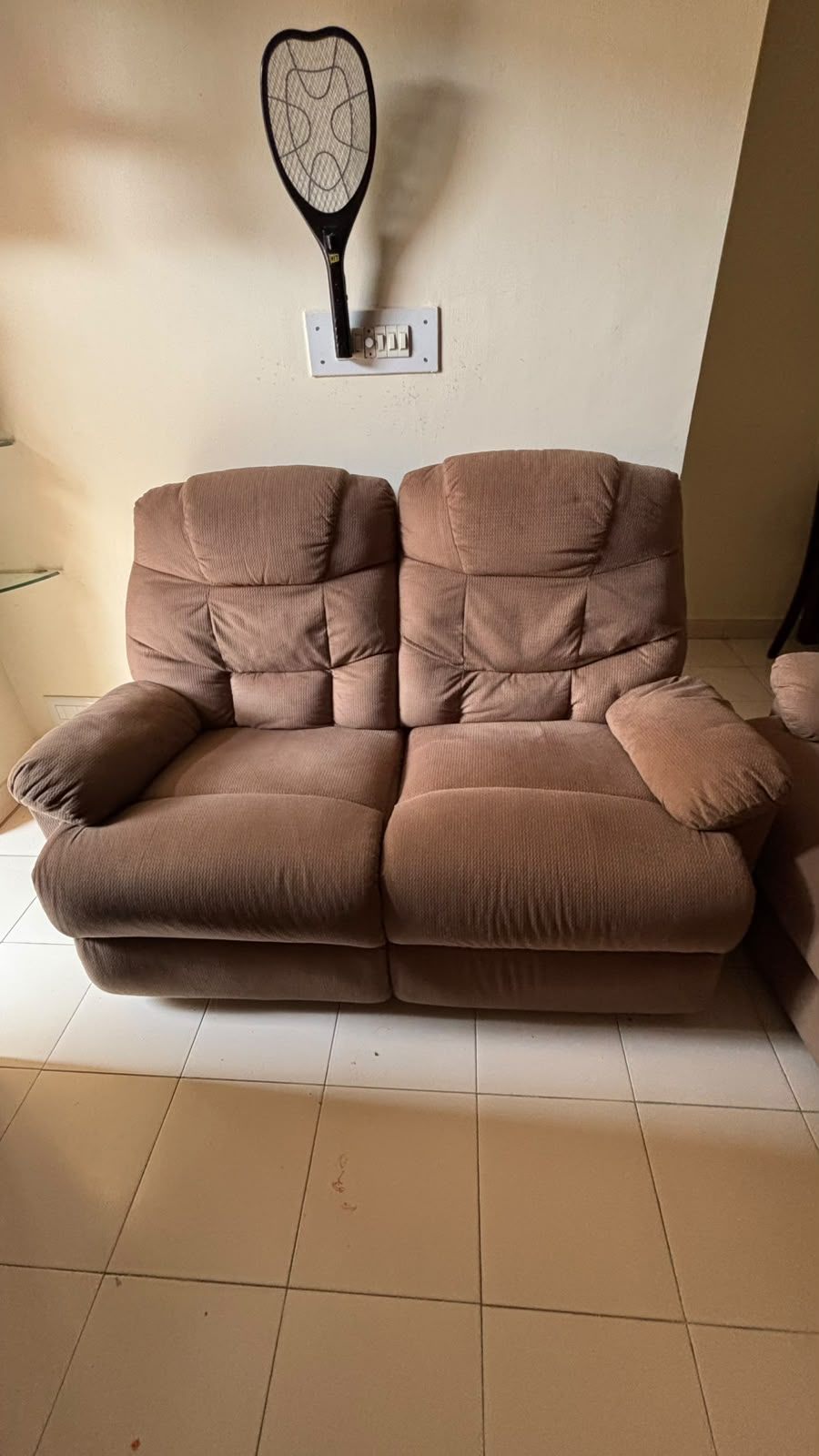 Royal Oak 3+2 Recliner in excellent condition - Image 2