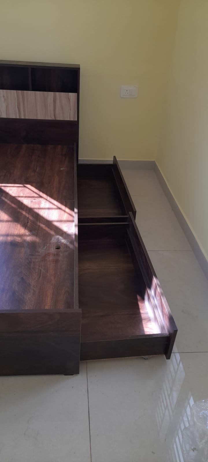 Queen Bed and mattress  - Image 4