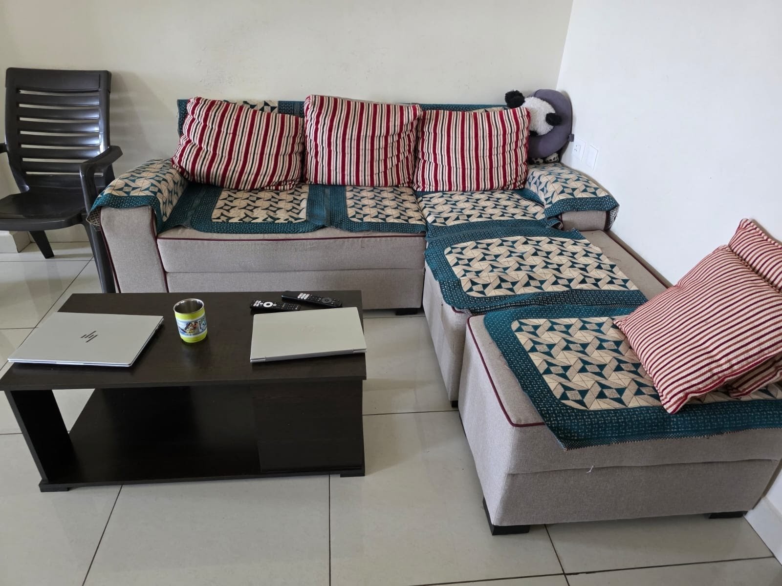 Sofa with coffee table - Image 2