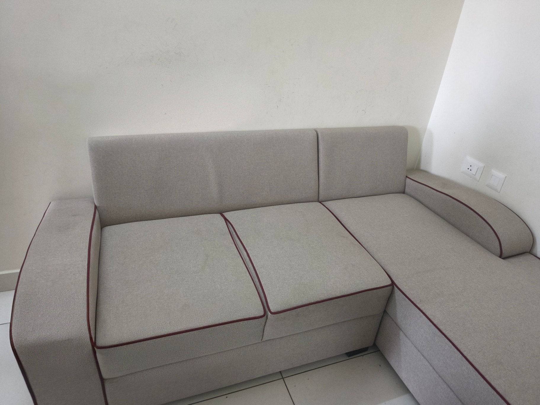 Sofa with coffee table - Image 3