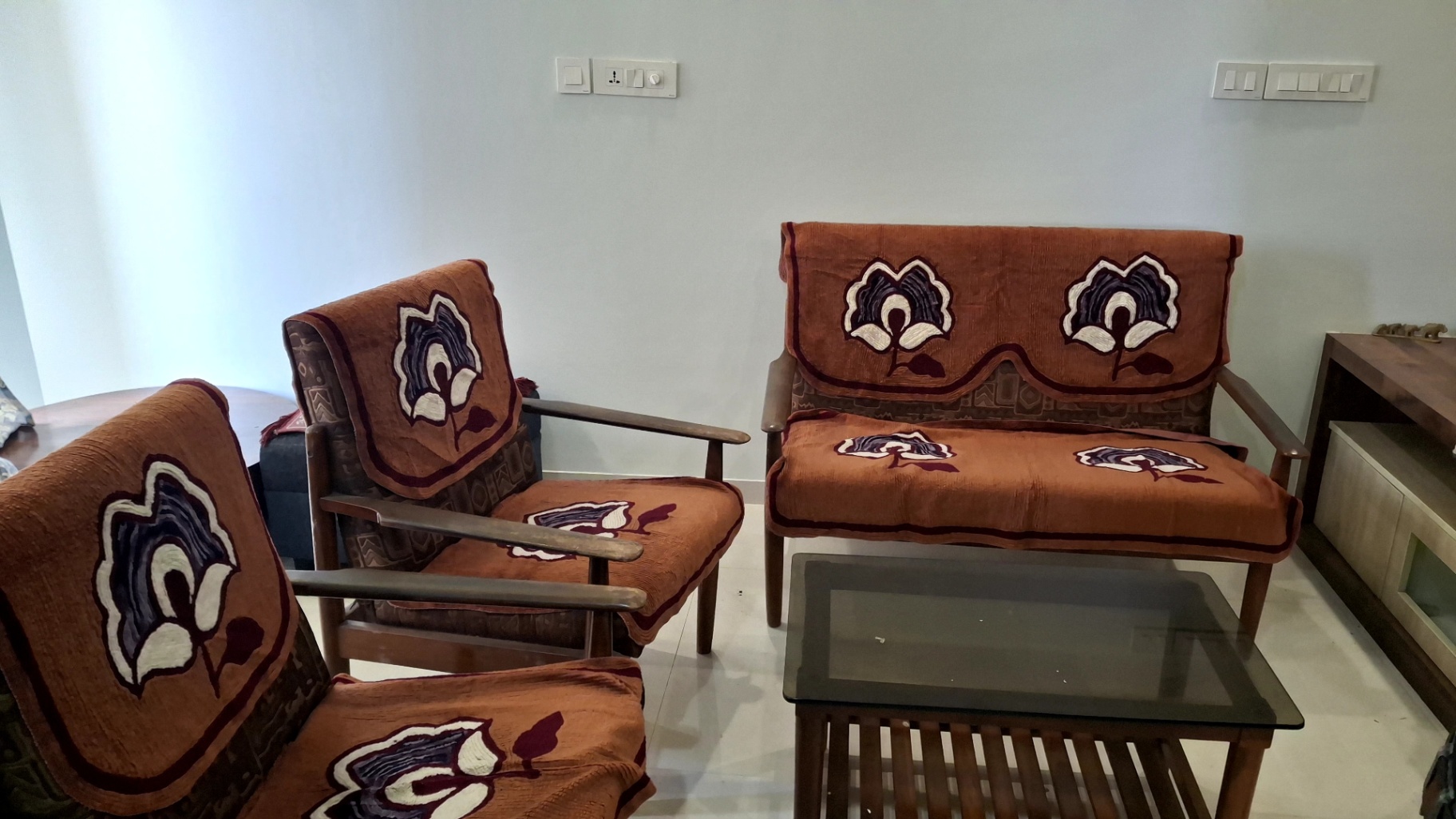 2+1+1 seater sofa with heavy discount - Image 3