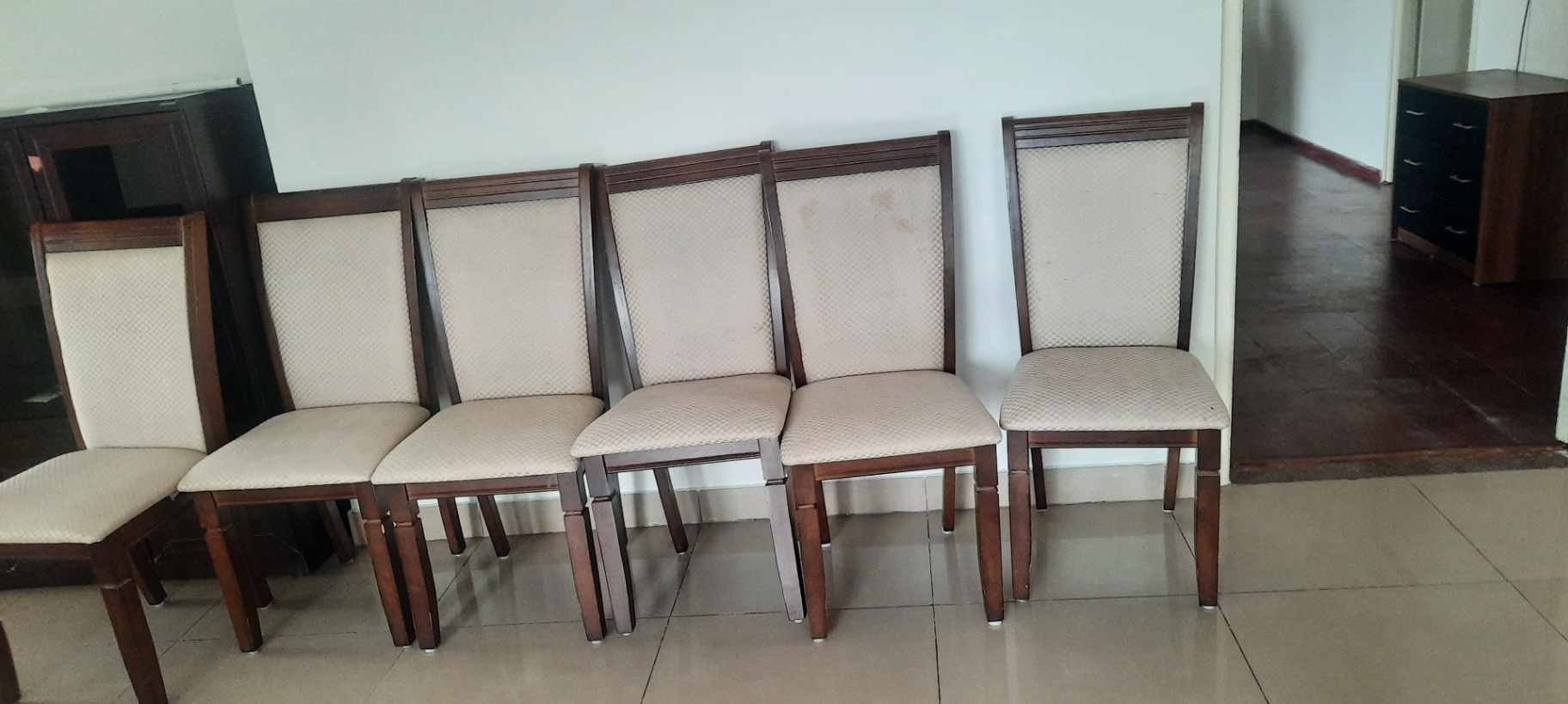 Set of 6 dining chairs - Image 1