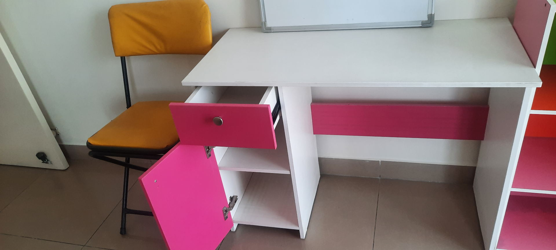Kids study table and chair - Image 2