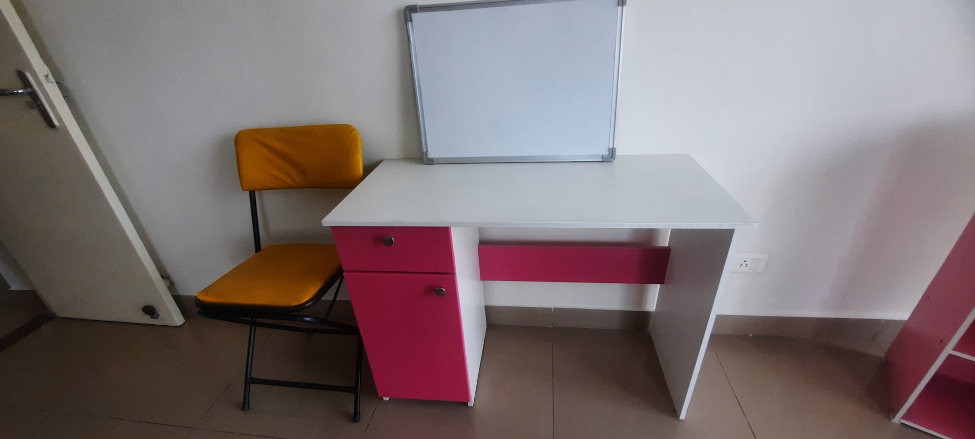 Kids study table and chair - Image 3