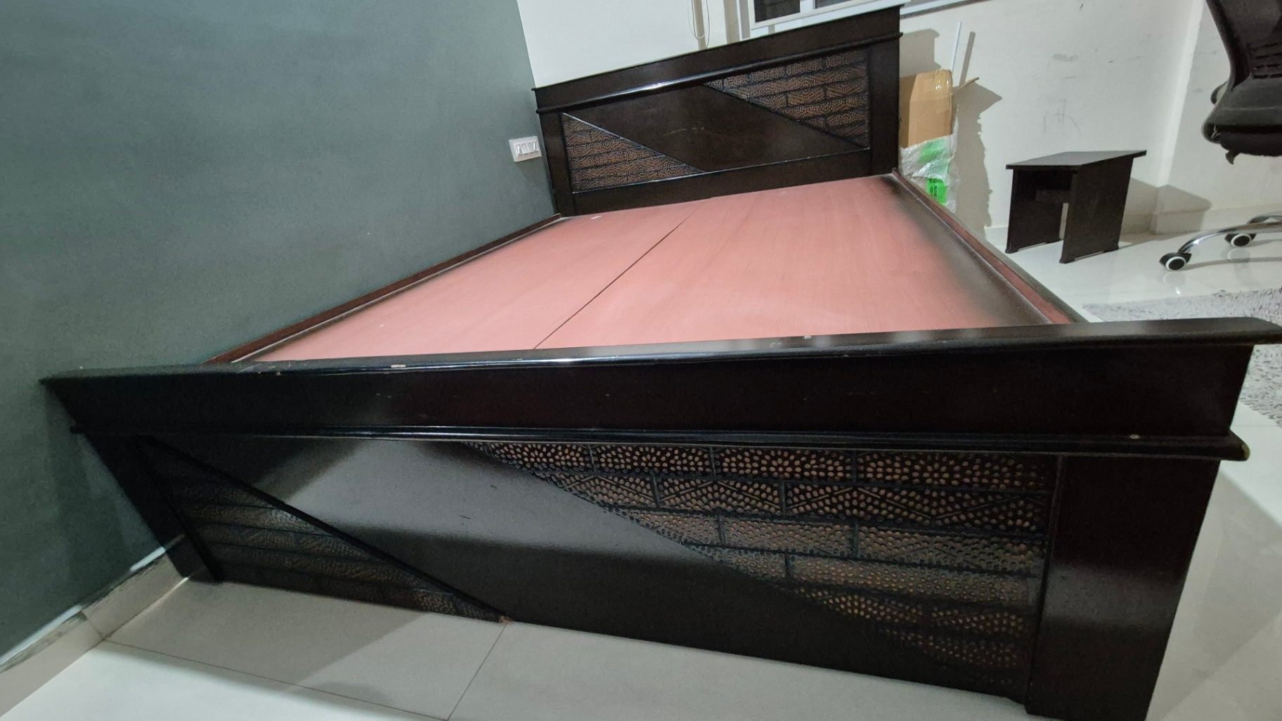 Queen Size bed - Image 2