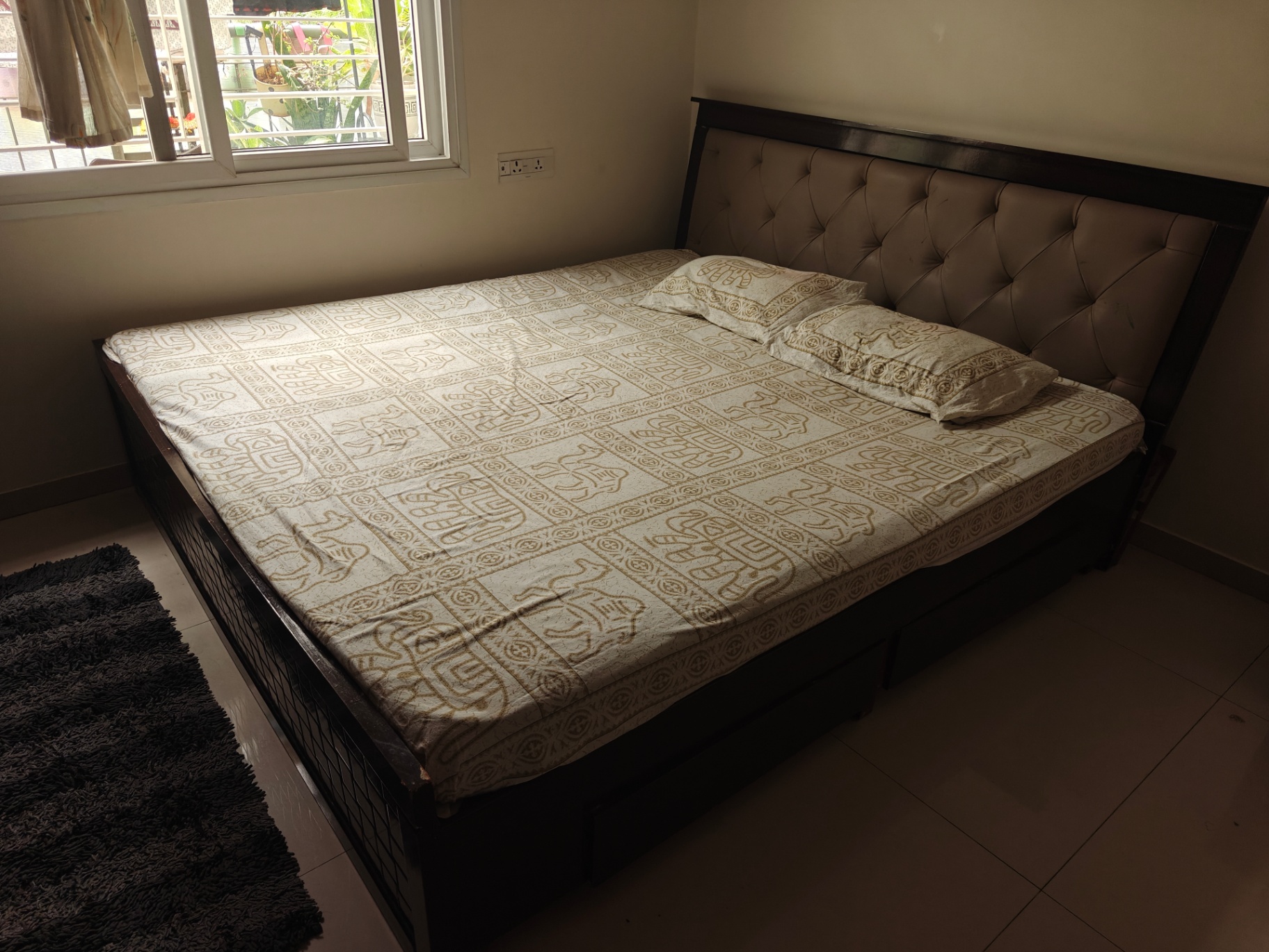 Queen size bed - Image 2