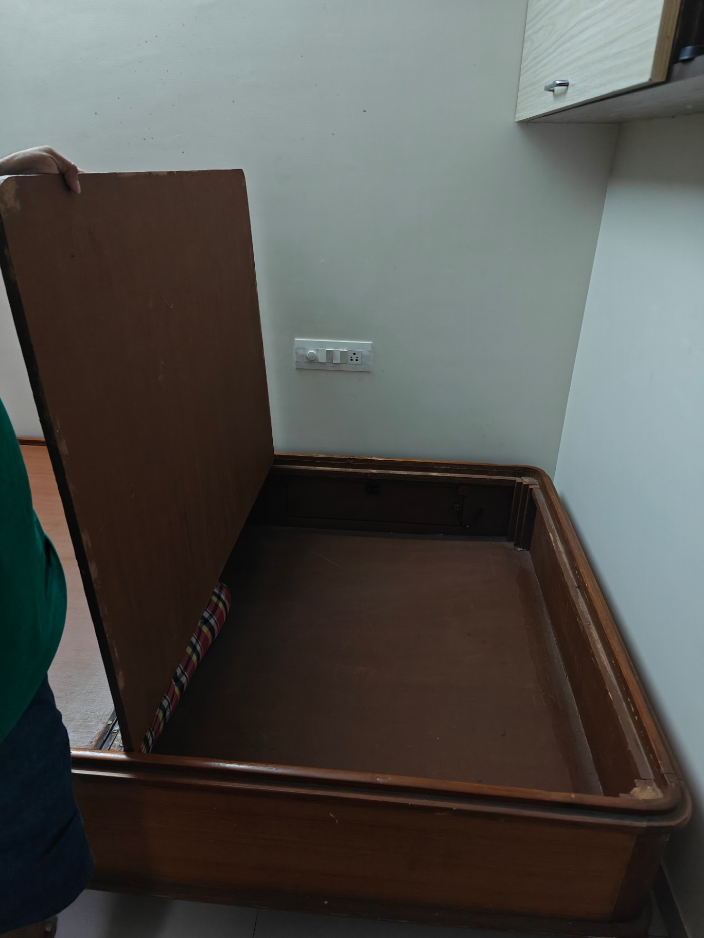 Teak wood bed - Image 1