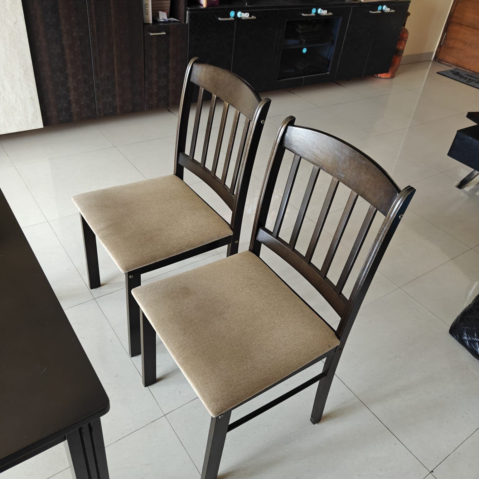 4 seater dining table for sale - Image 3