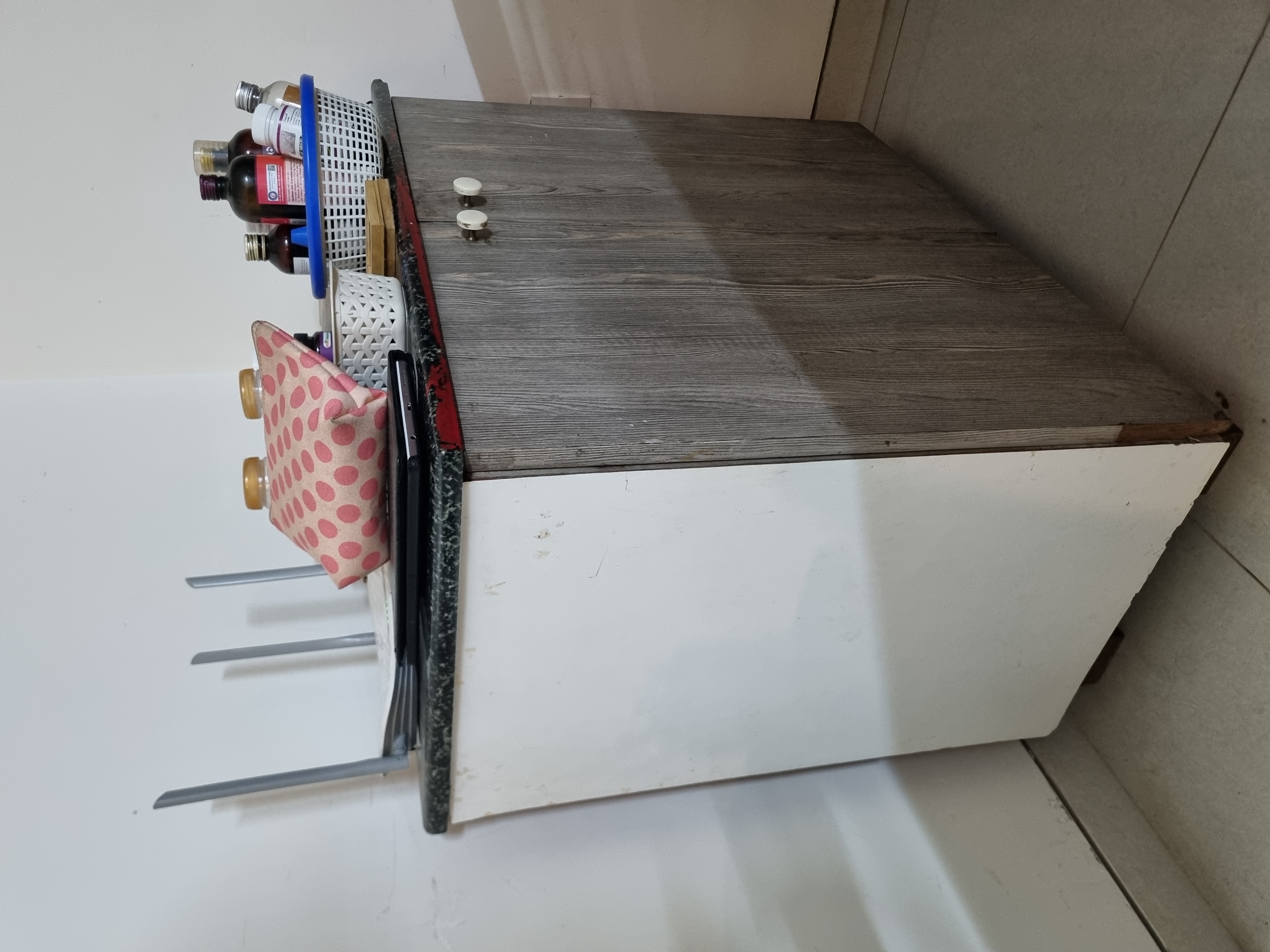 Crockery Unit  - Image 1