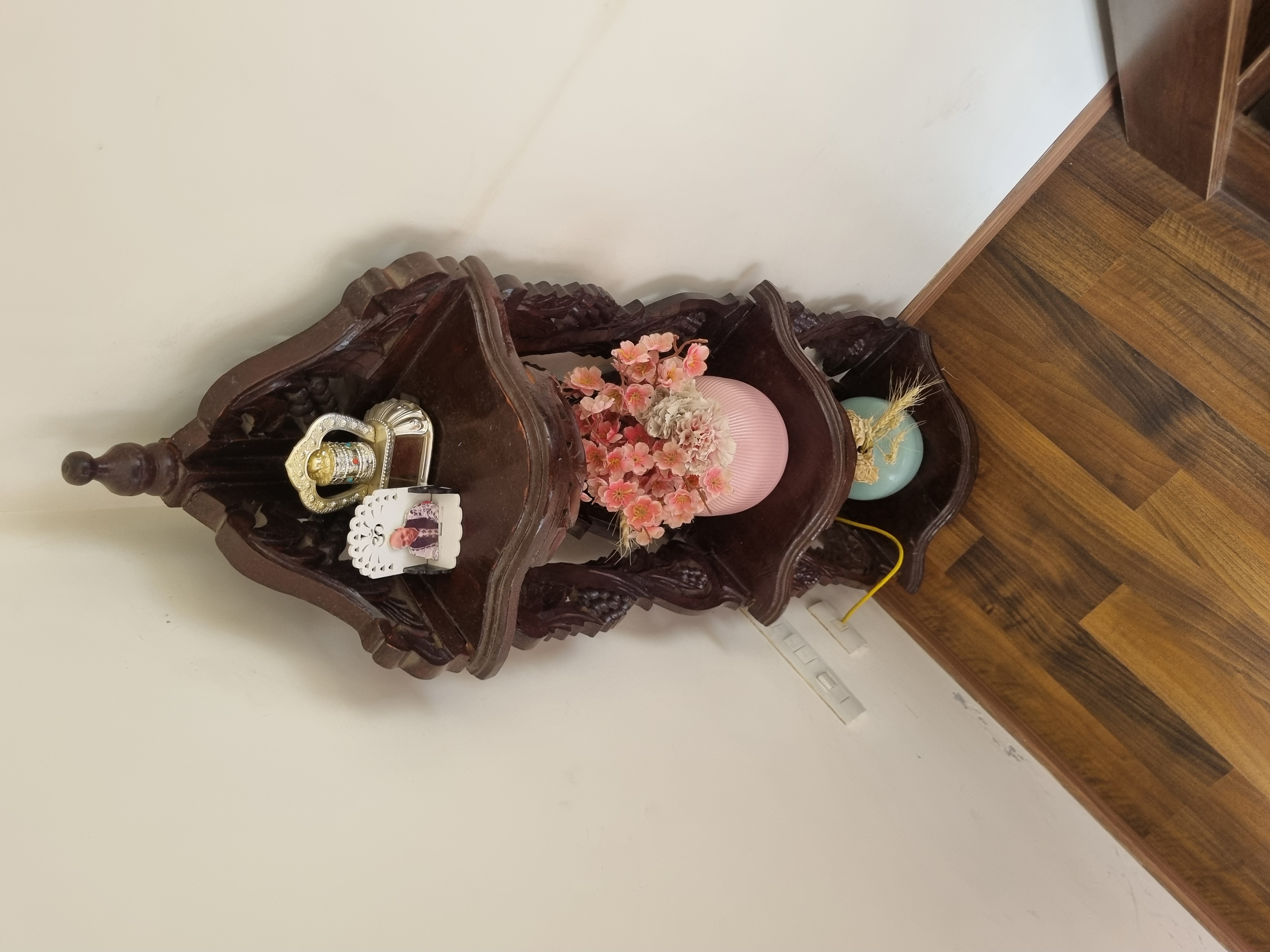Corner Stand  - Image 3