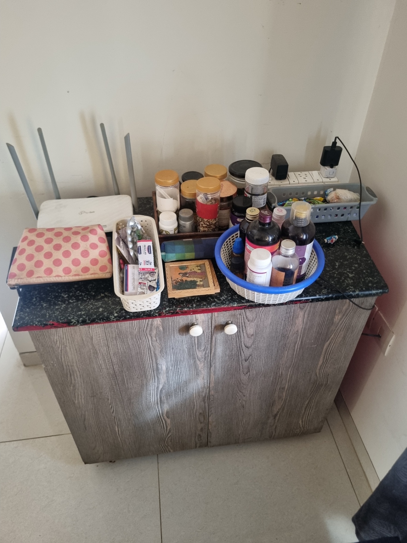 Crockery Unit  - Image 3