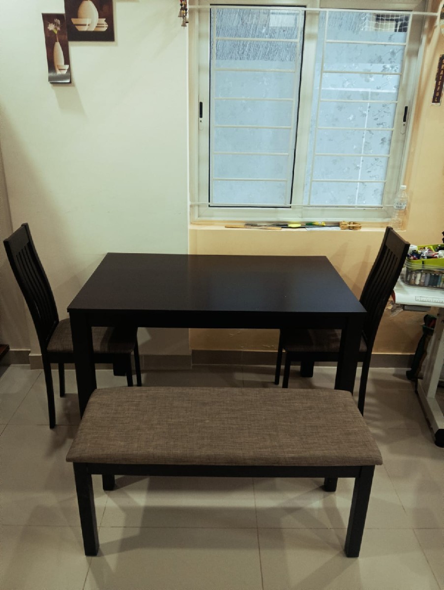 4 seater Dinning table - Image 1