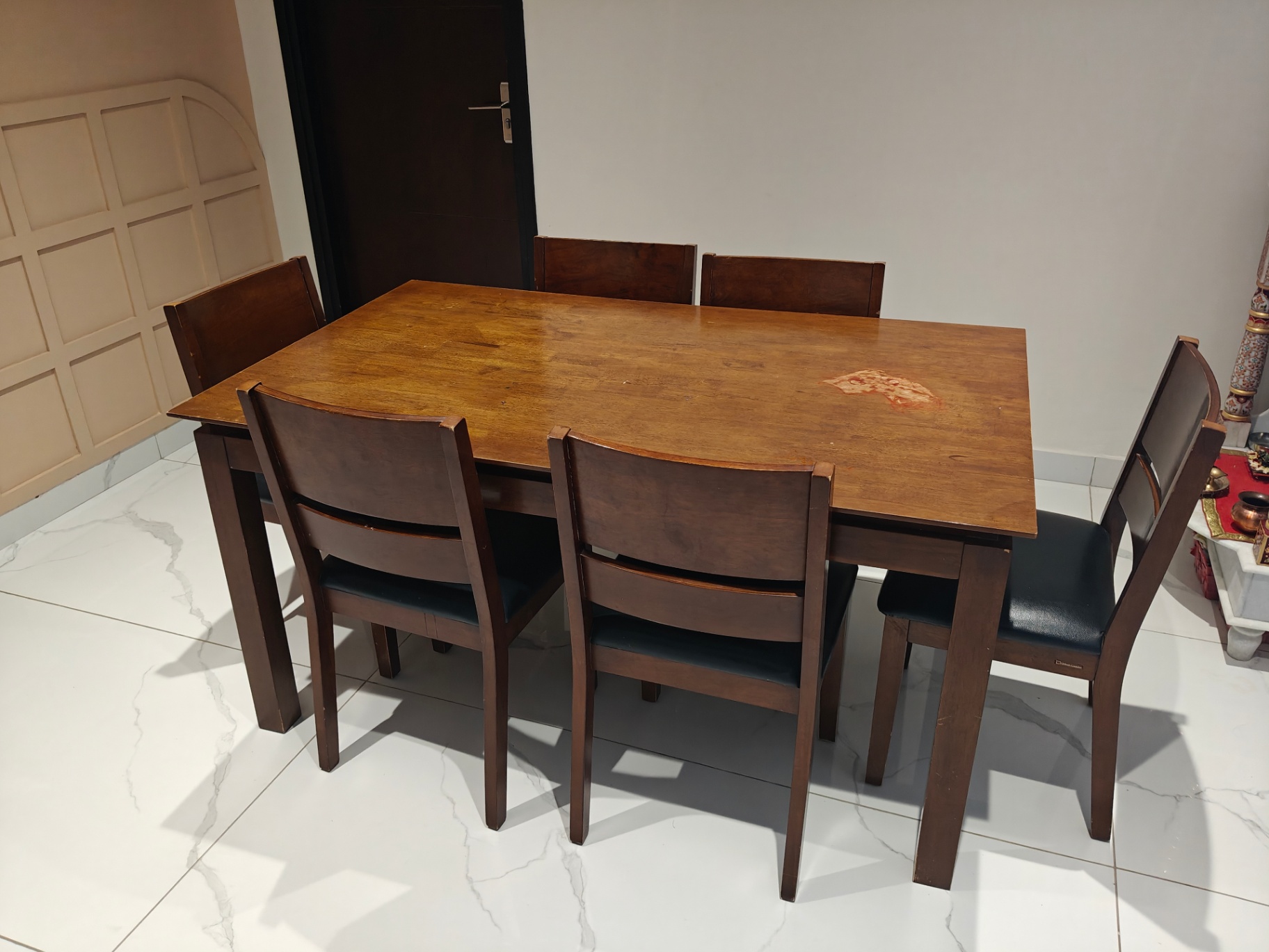 Selling solid wood dining table with 6 chairs  - Image 1